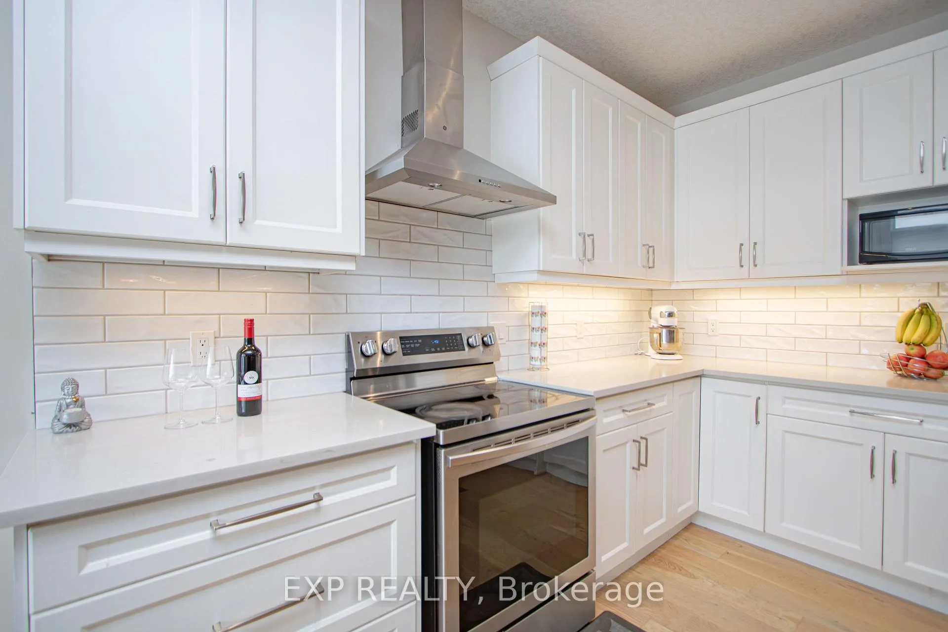 Photo 11 of 3291 Regiment Road, London, South V — HOMEH