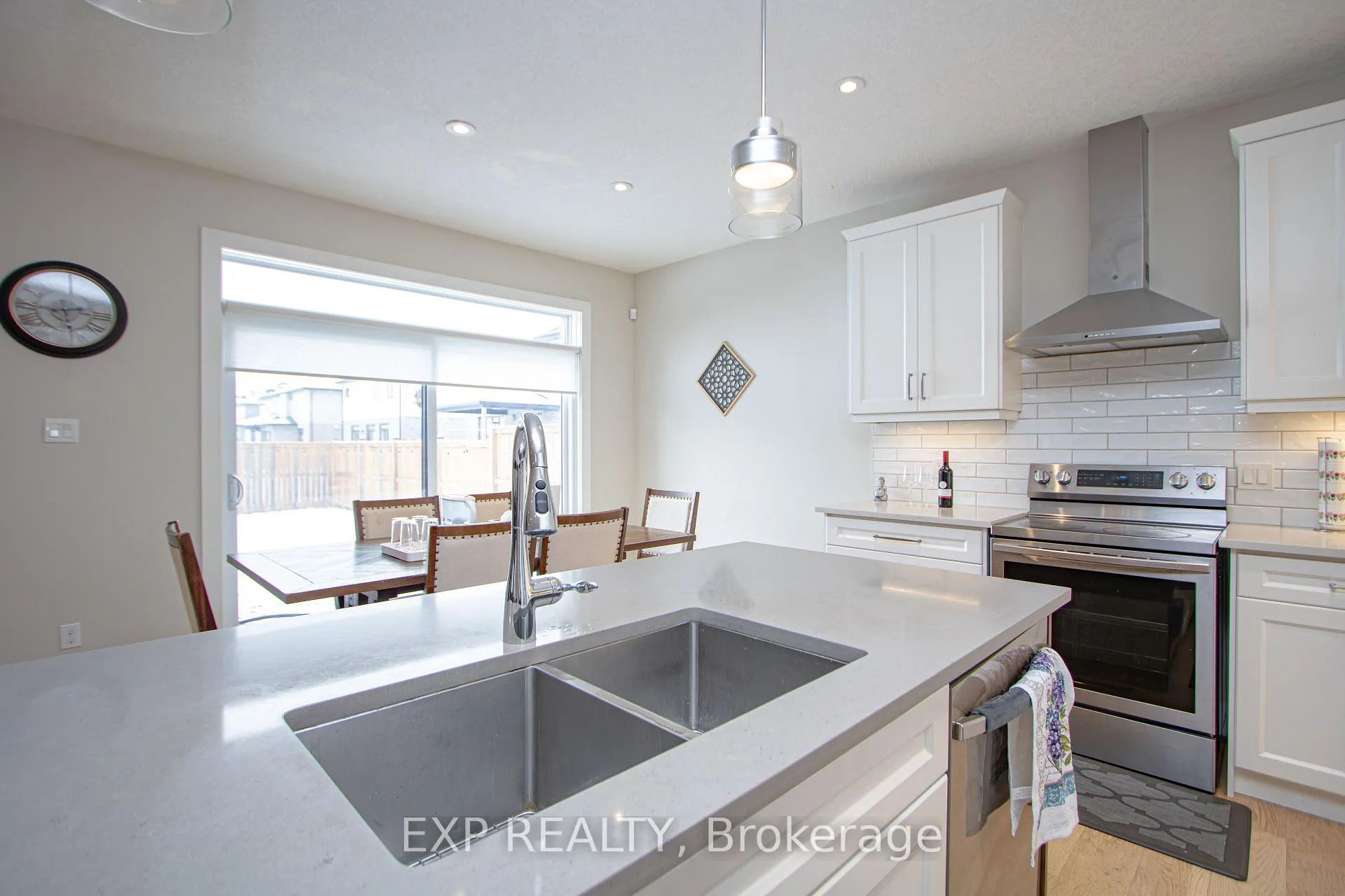 Photo 12 of 3291 Regiment Road, London, South V — HOMEH
