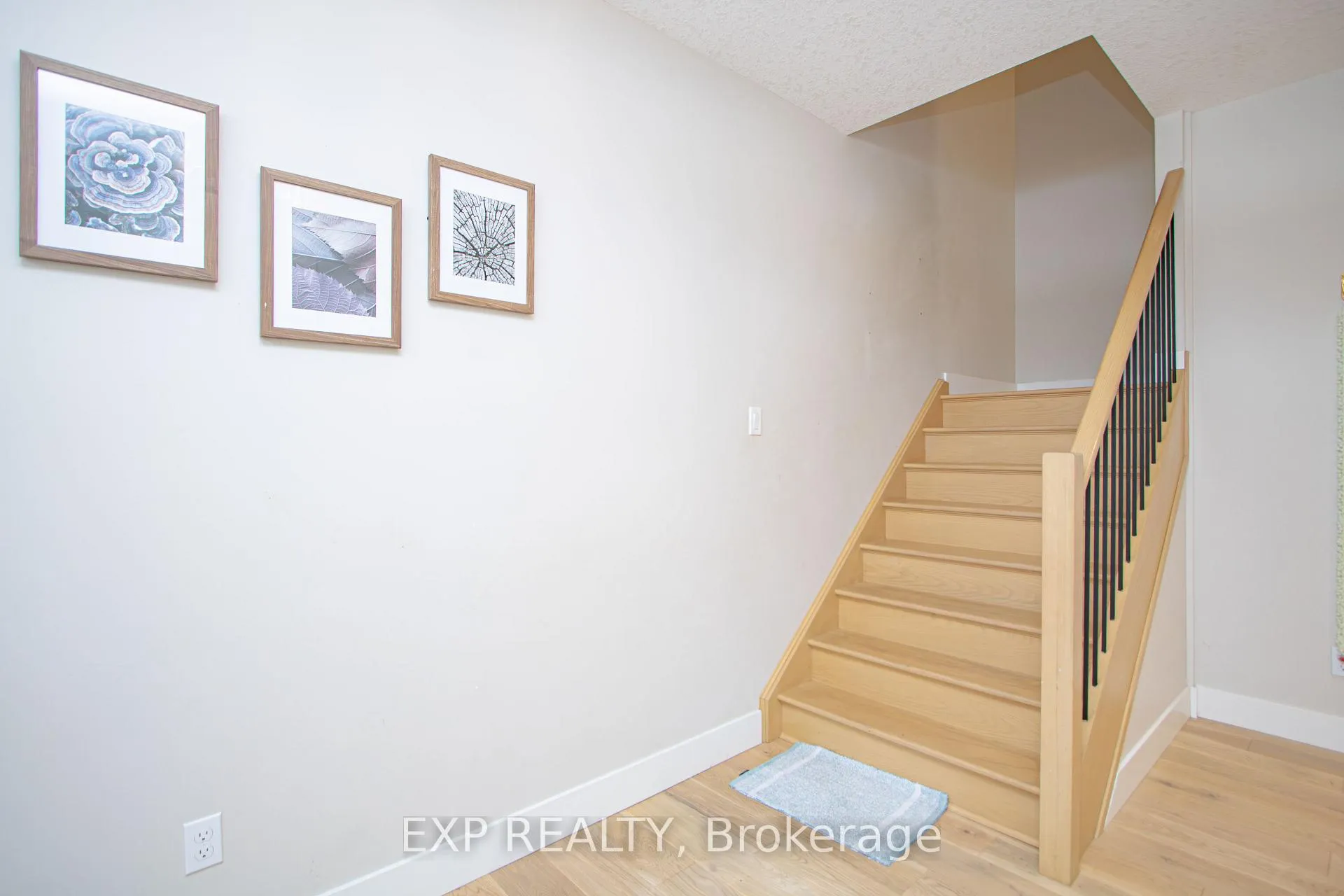 Photo 18 of 3291 Regiment Road, London, South V — HOMEH