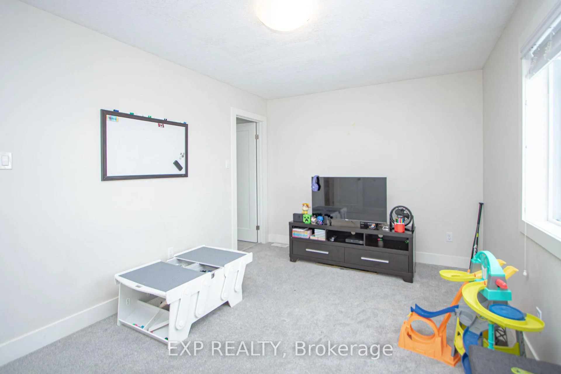 Photo 21 of 3291 Regiment Road, London, South V — HOMEH