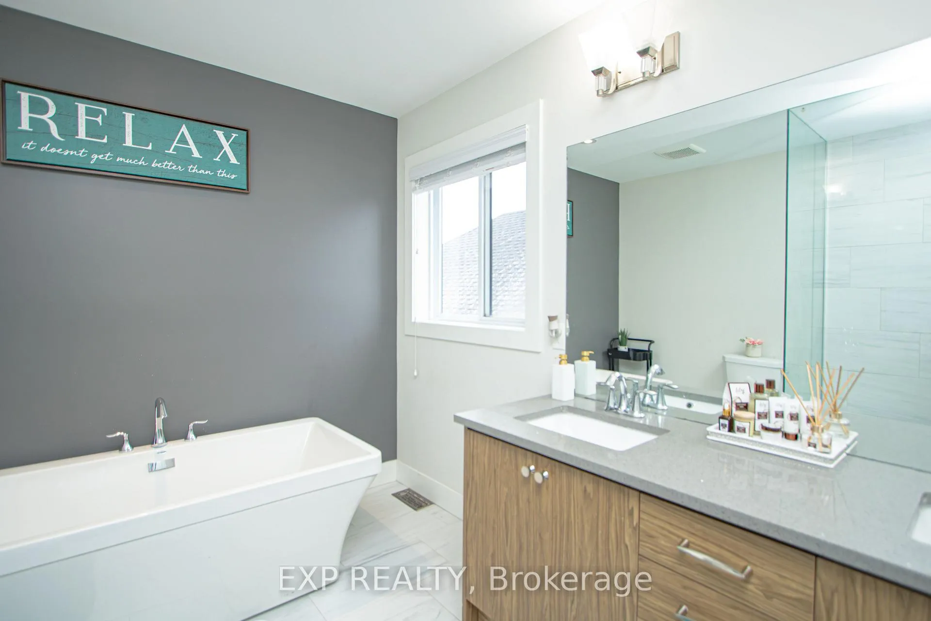 Photo 25 of 3291 Regiment Road, London, South V — HOMEH
