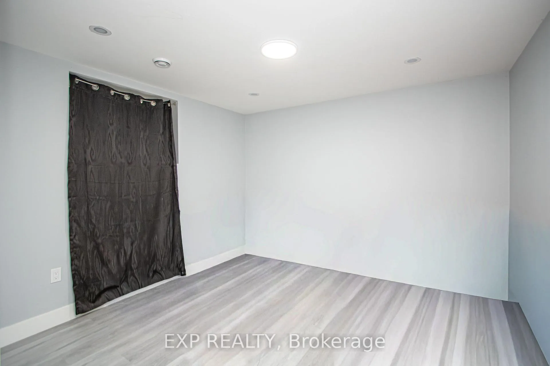 Photo 31 of 3291 Regiment Road, London, South V — HOMEH