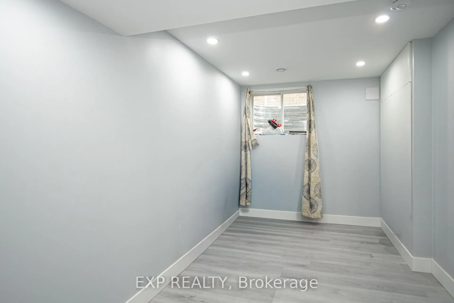 Photo 32 of 3291 Regiment Road, London, South V — HOMEH