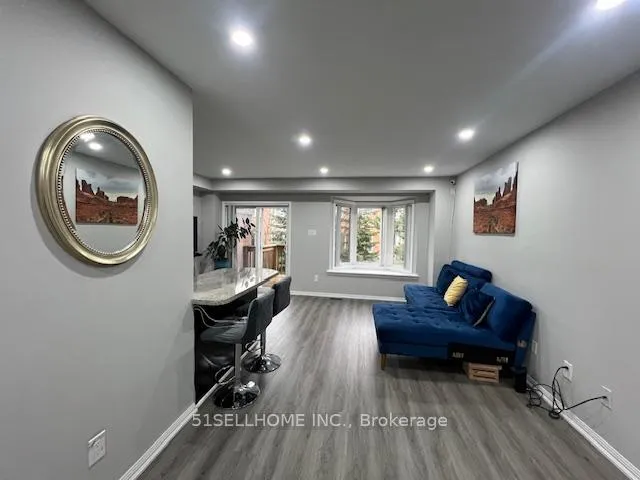Photo 35 of 17 Winn Place, Aurora, Bayview Northeast — HOMEH