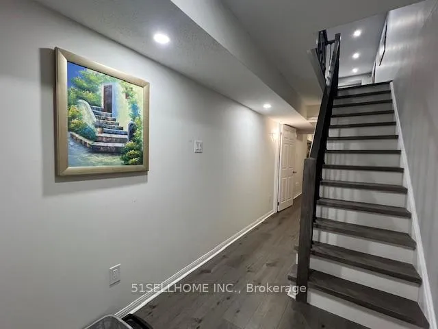 Photo 13 of 17 Winn Place, Aurora, Bayview Northeast — HOMEH