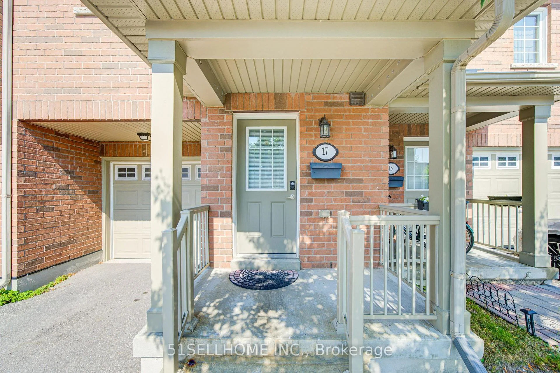 Photo 3 of 17 Winn Place, Aurora, Bayview Northeast — HOMEH
