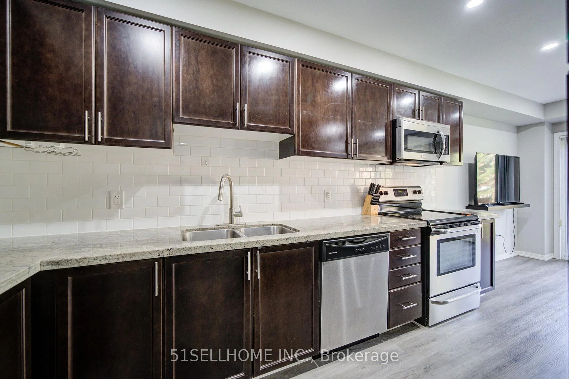 Photo 33 of 17 Winn Place, Aurora, Bayview Northeast — HOMEH