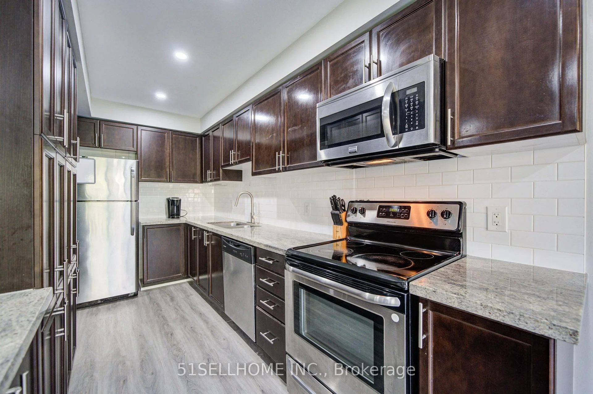 Photo 36 of 17 Winn Place, Aurora, Bayview Northeast — HOMEH