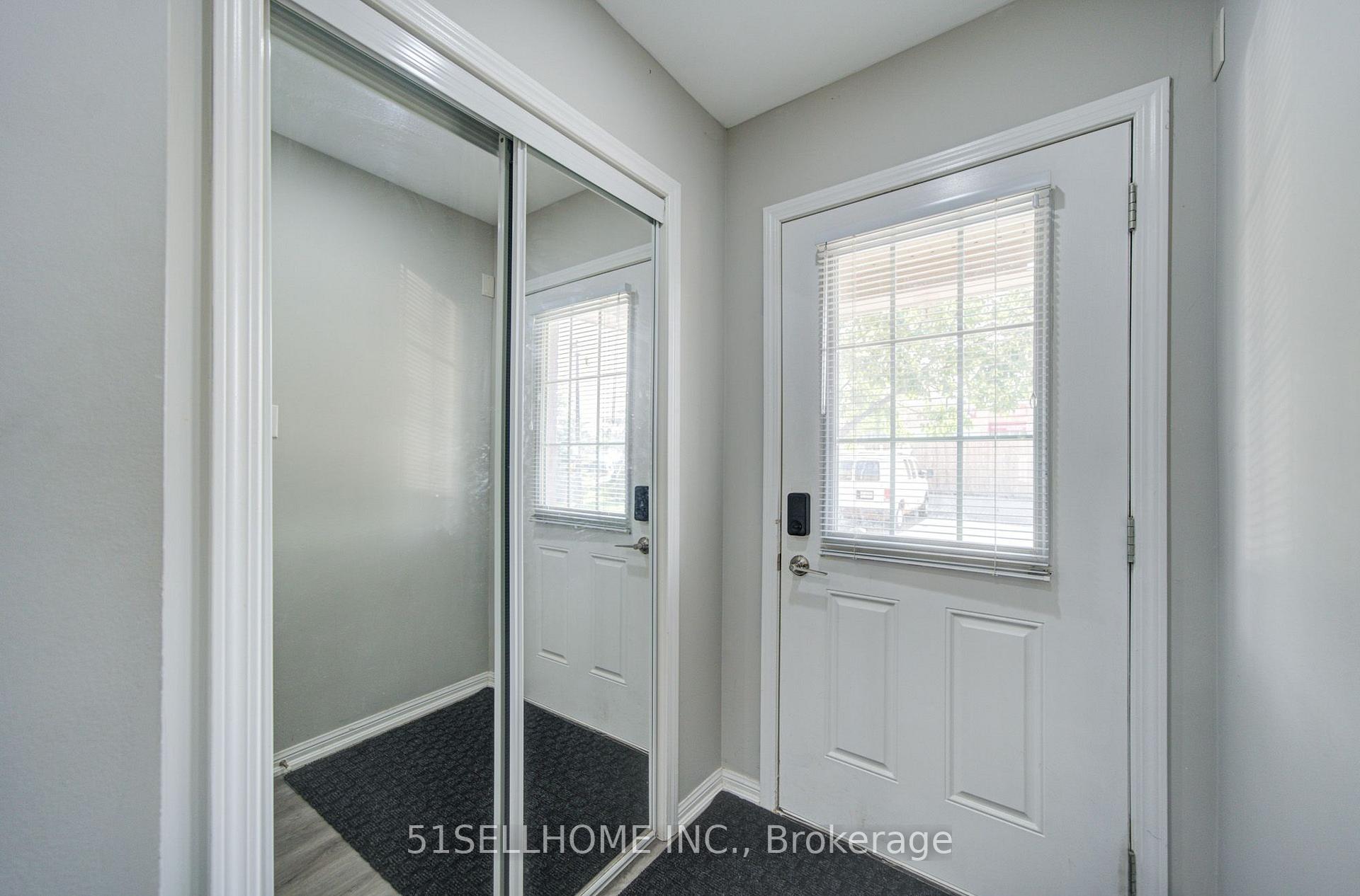Photo 14 of 17 Winn Place, Aurora, Bayview Northeast — HOMEH