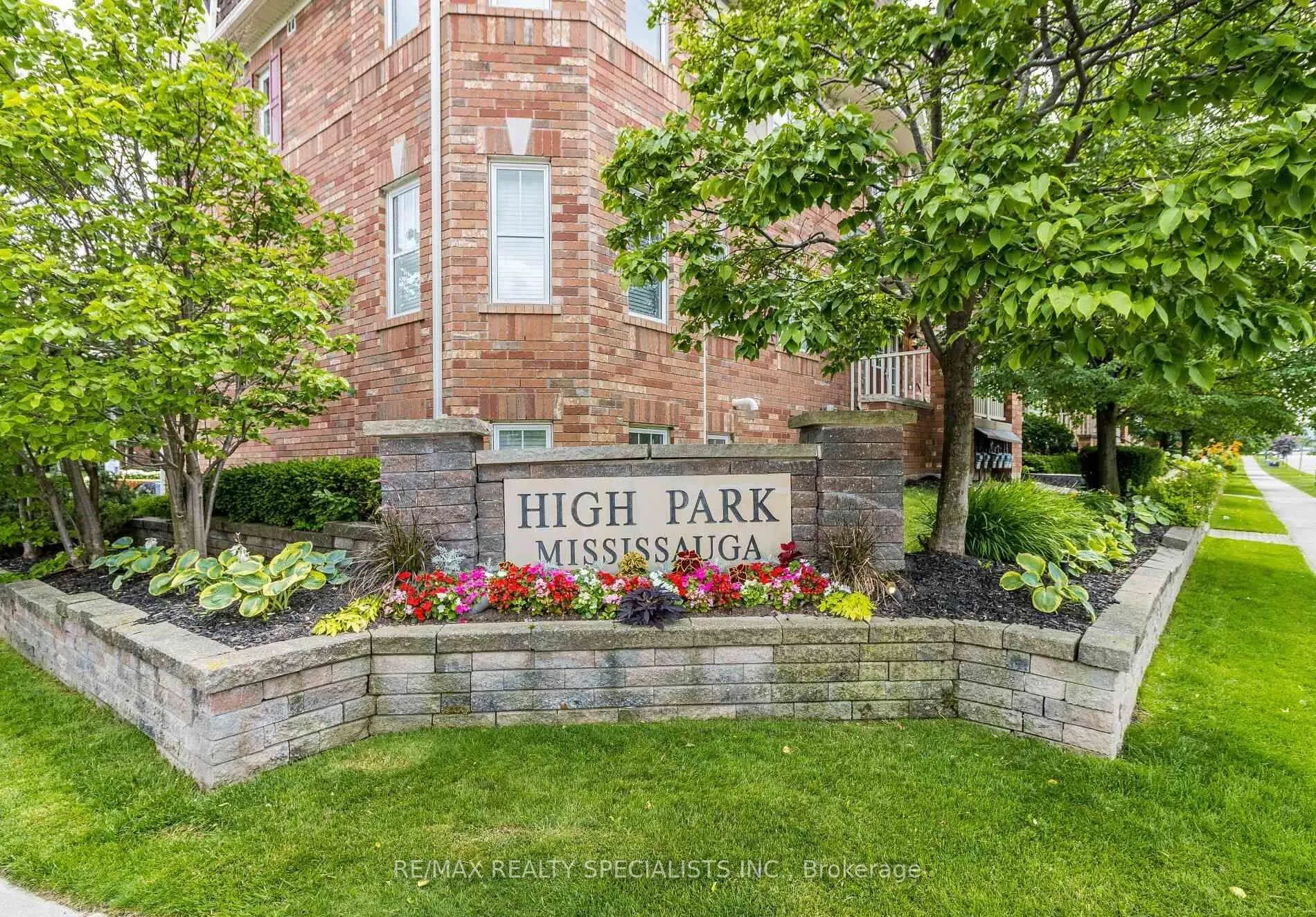 Front of Unit 5, 614 Shoreline Drive