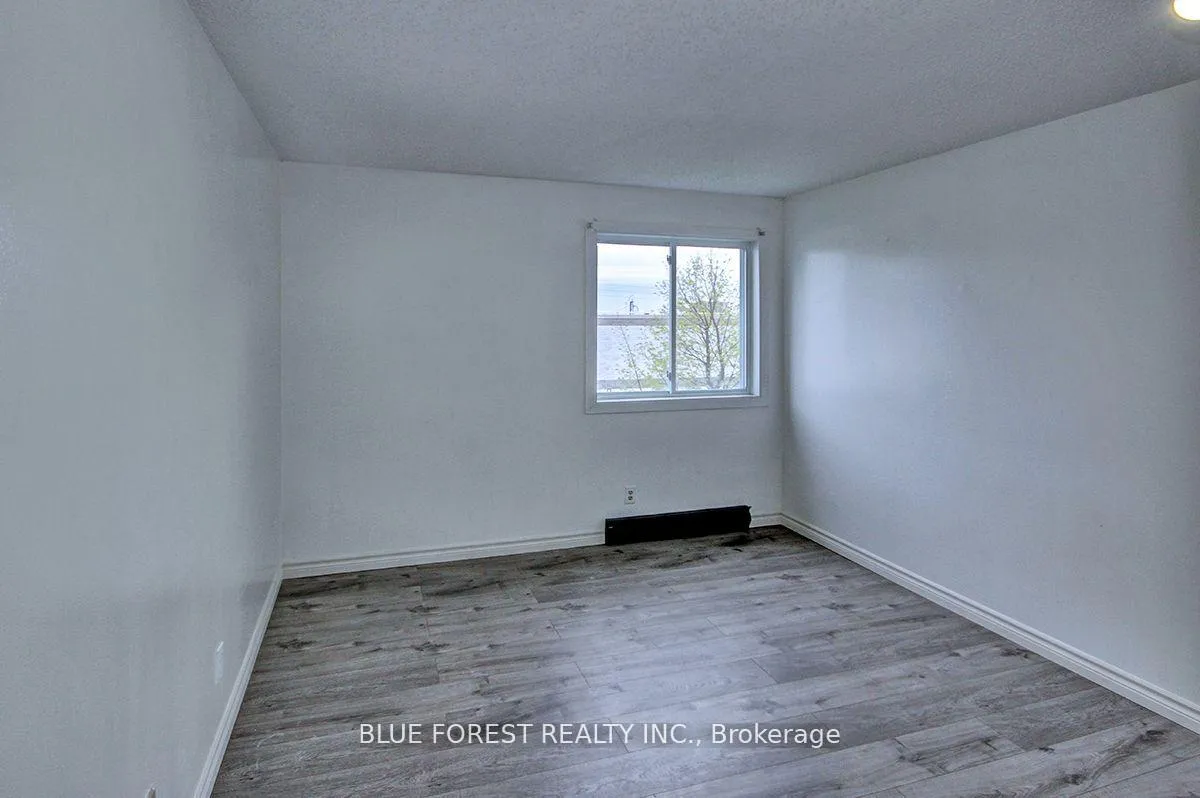 Photo 4 of Unit 209, 739 Deveron Crescent, London, South T — HOMEH