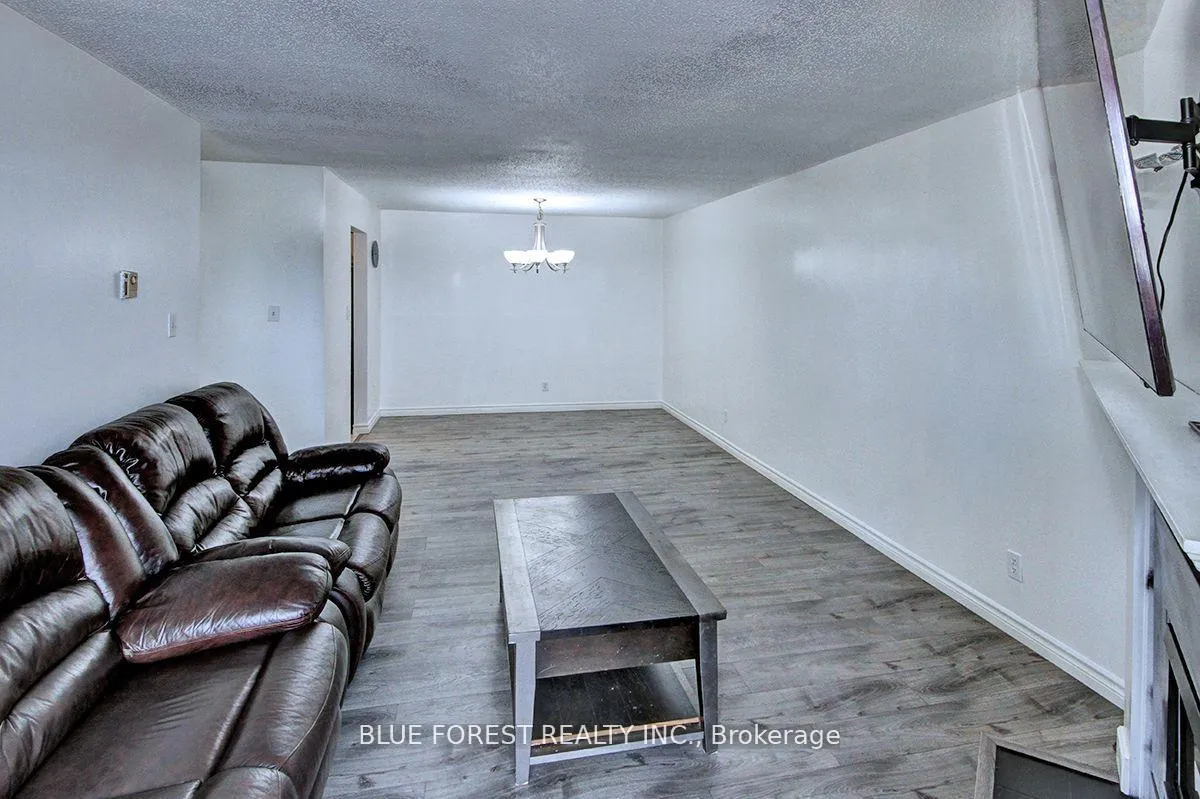 Photo 6 of Unit 209, 739 Deveron Crescent, London, South T — HOMEH
