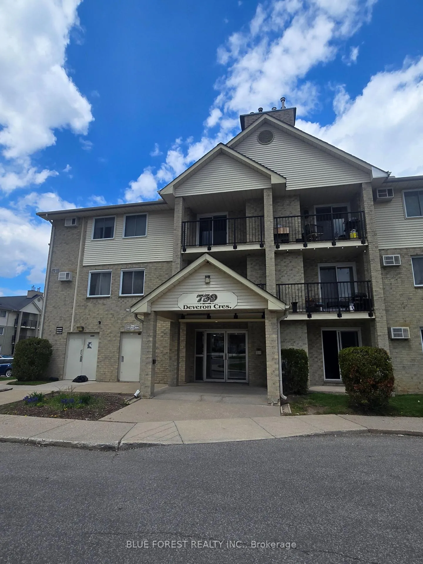 Photo 10 of Unit 209, 739 Deveron Crescent, London, South T — HOMEH