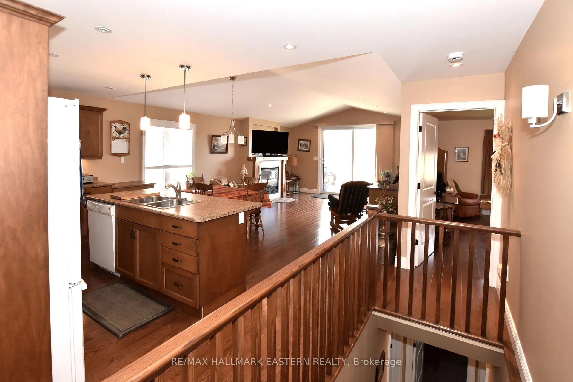 Photo 13 of 428 Raymond Street, Peterborough, Northcrest Ward 5 — HOMEH