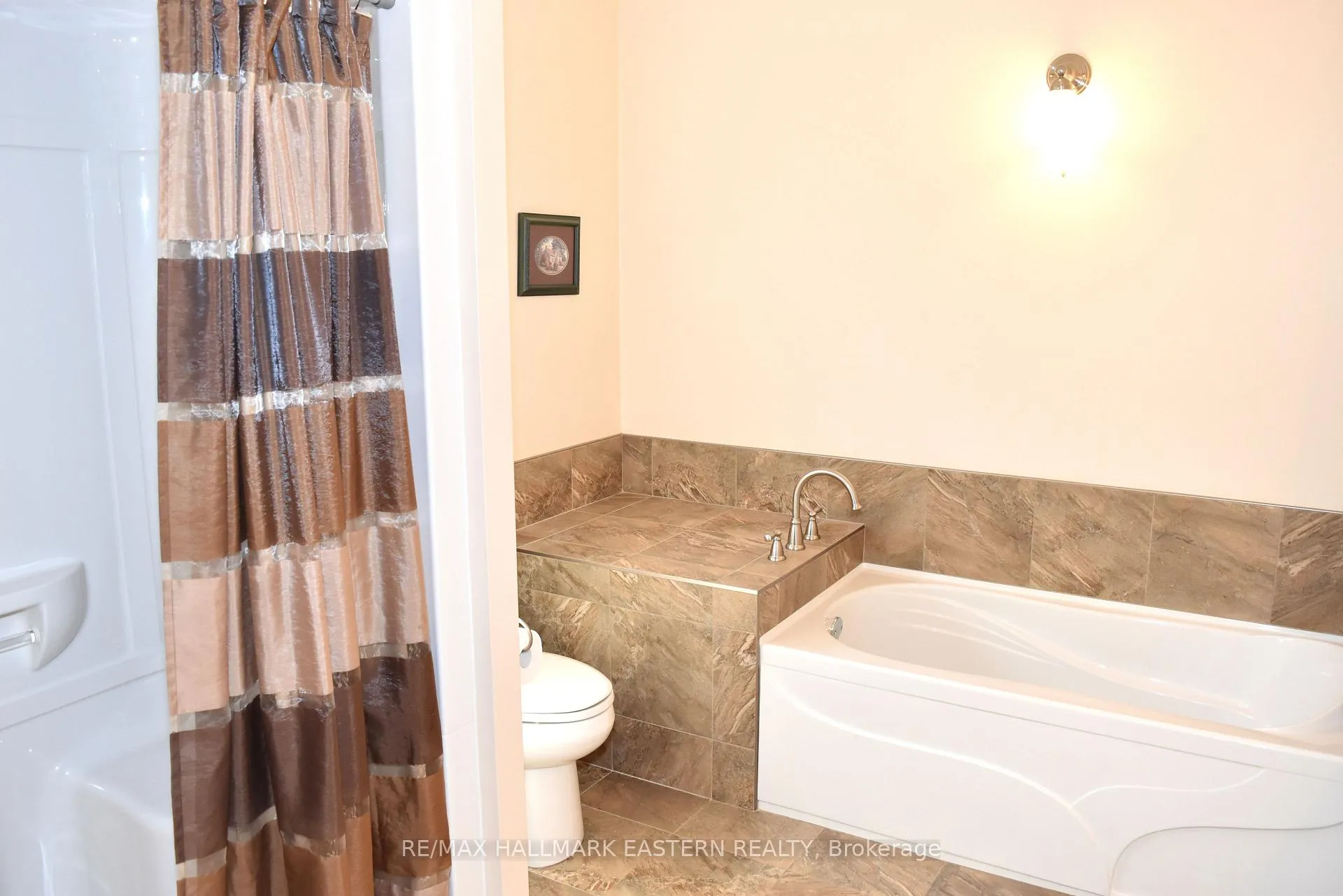 Photo 66 of 428 Raymond Street, Peterborough, Northcrest Ward 5 — HOMEH