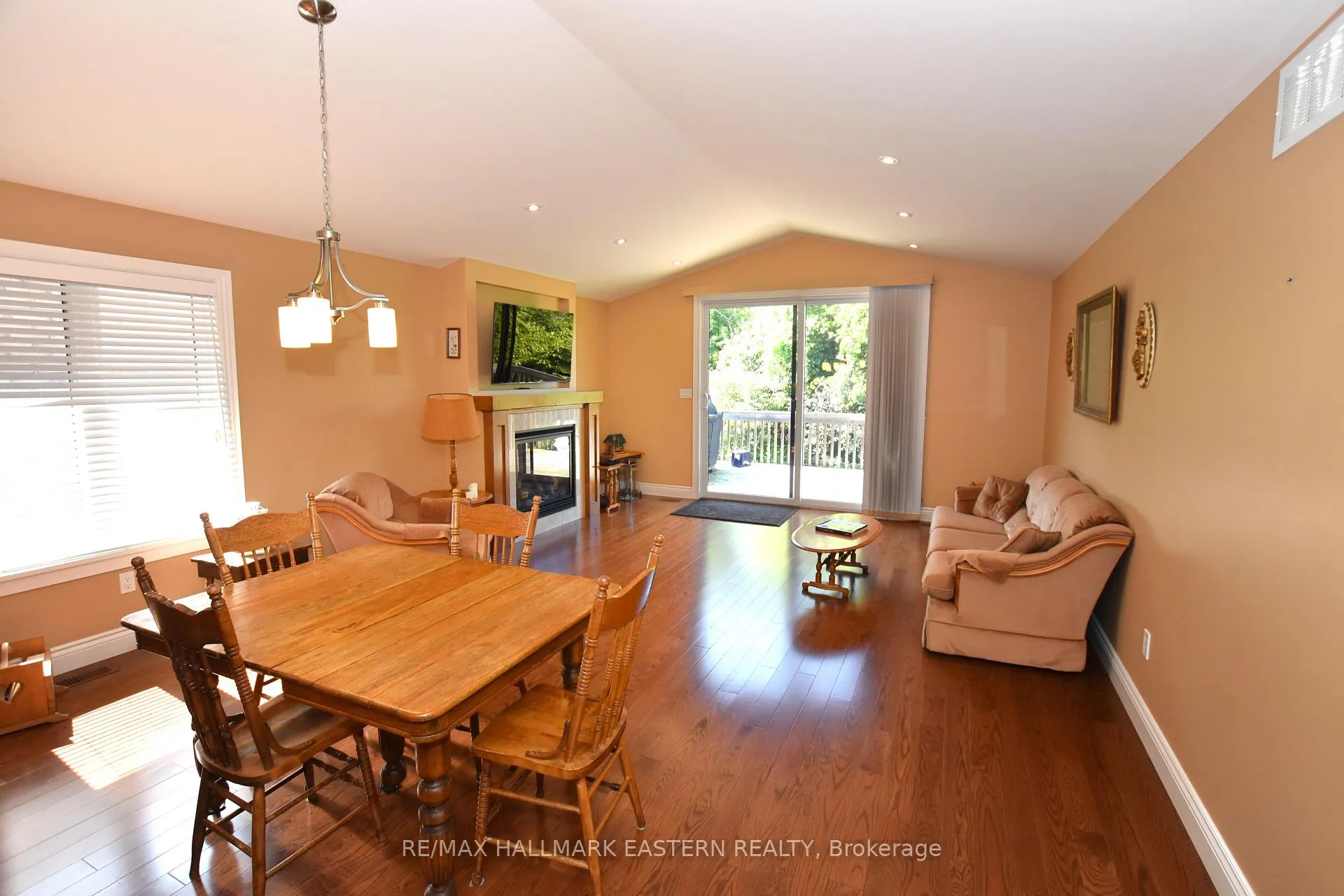 Photo 35 of 428 Raymond Street, Peterborough, Northcrest Ward 5 — HOMEH