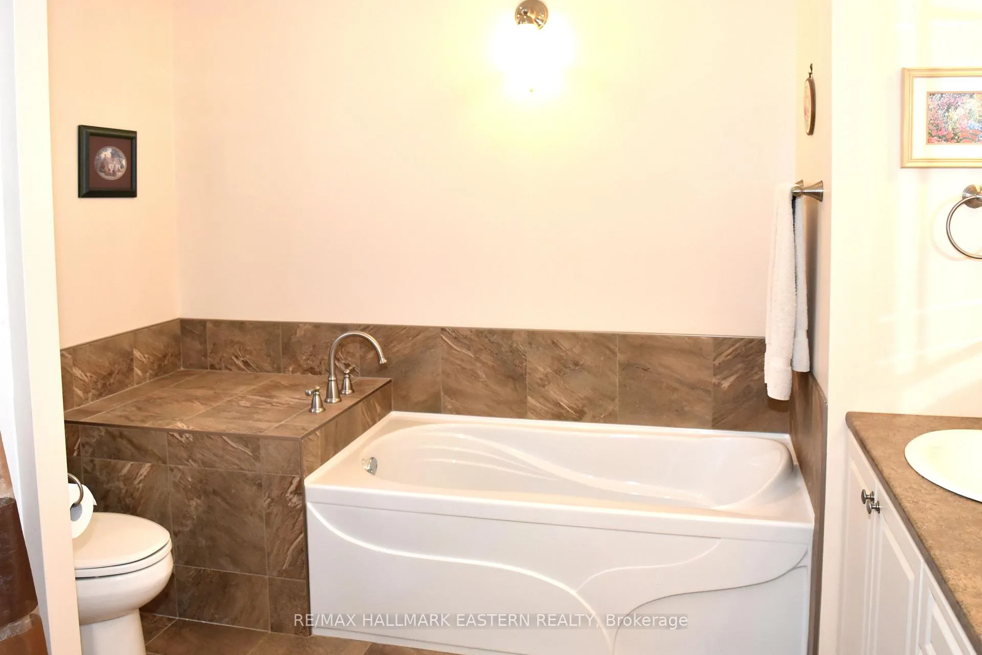 Photo 69 of 428 Raymond Street, Peterborough, Northcrest Ward 5 — HOMEH