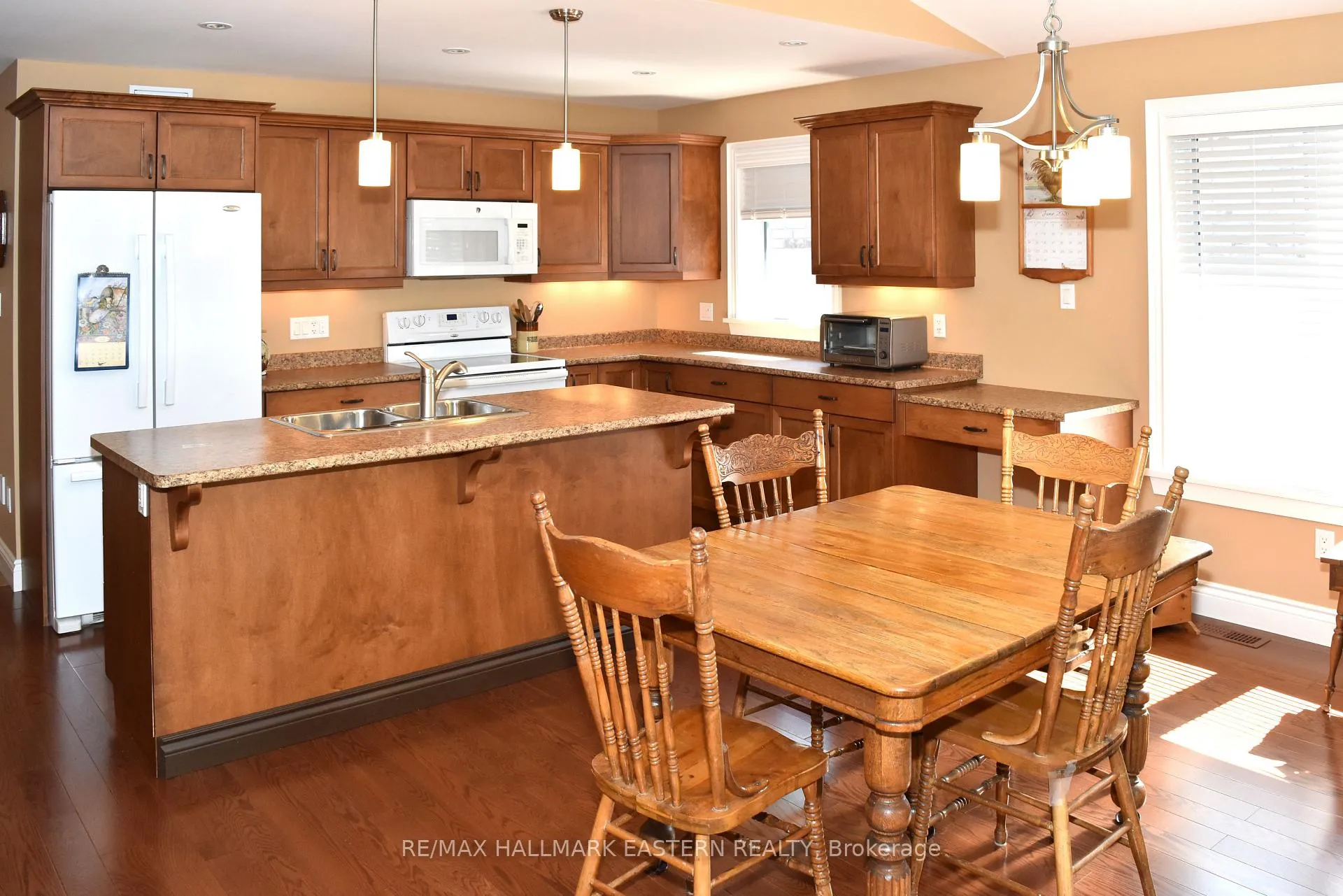 Photo 31 of 428 Raymond Street, Peterborough, Northcrest Ward 5 — HOMEH