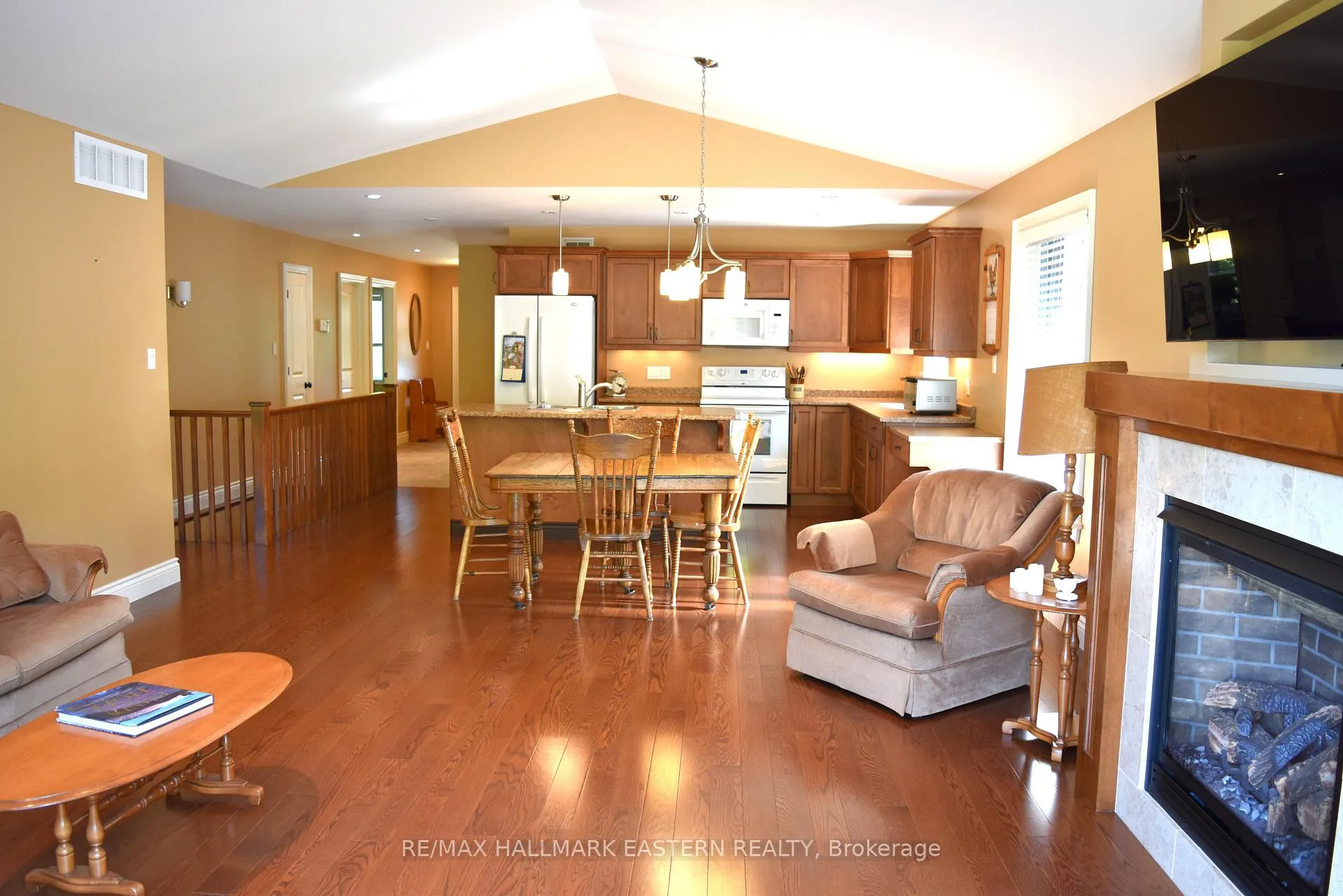 Photo 47 of 428 Raymond Street, Peterborough, Northcrest Ward 5 — HOMEH