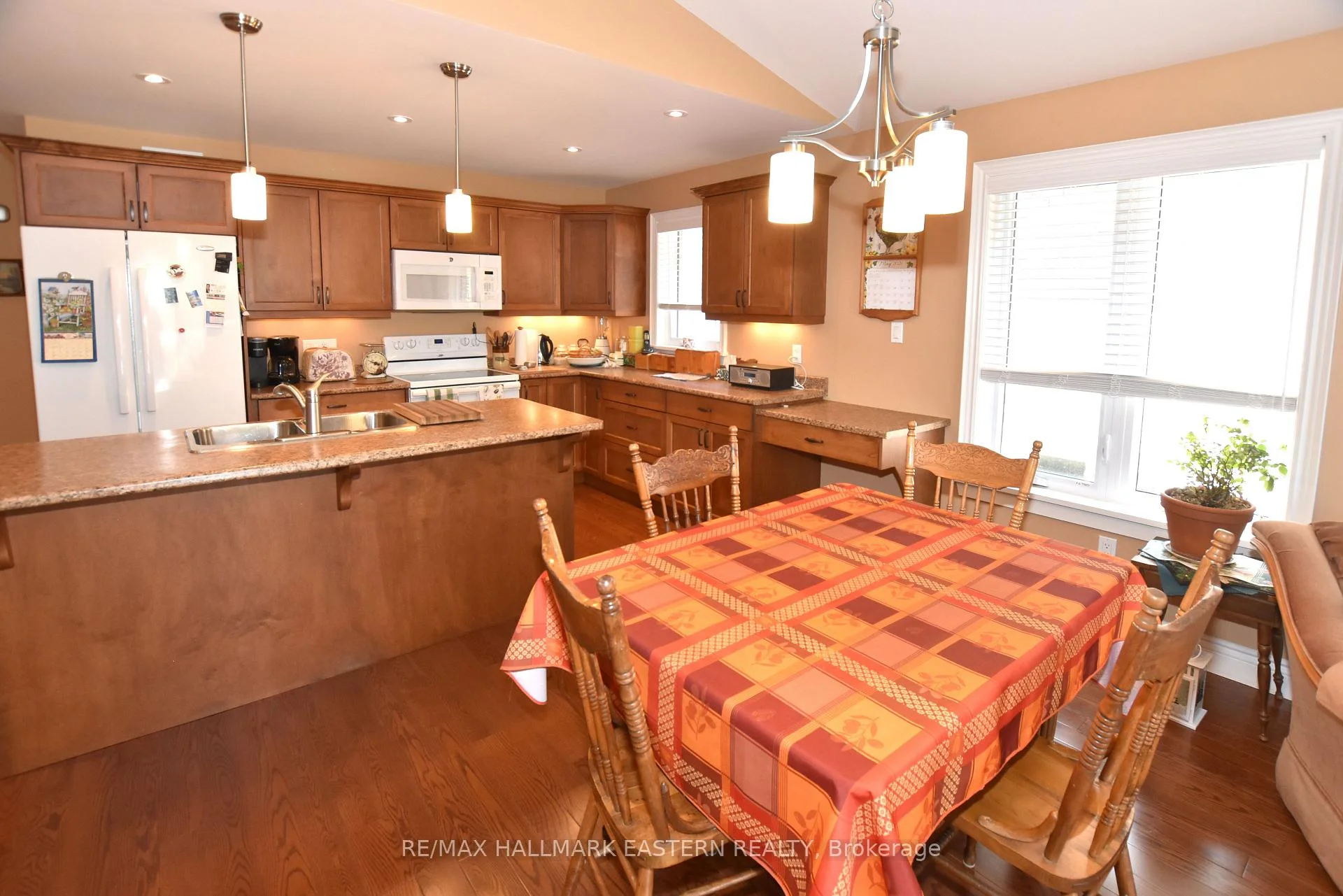 Photo 9 of 428 Raymond Street, Peterborough, Northcrest Ward 5 — HOMEH