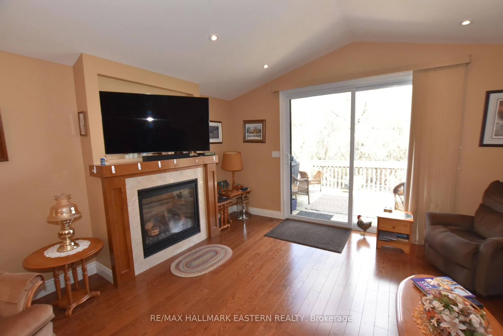 Photo 11 of 428 Raymond Street, Peterborough, Northcrest Ward 5 — HOMEH