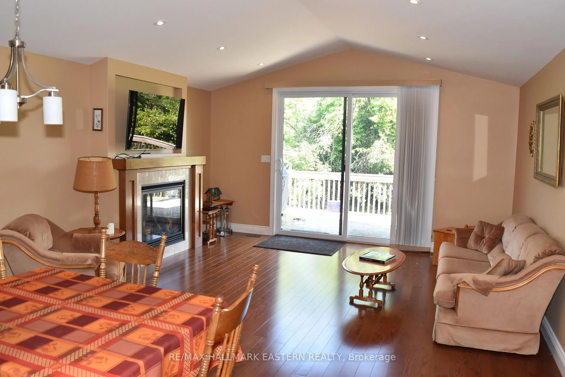 Photo 12 of 428 Raymond Street, Peterborough, Northcrest Ward 5 — HOMEH