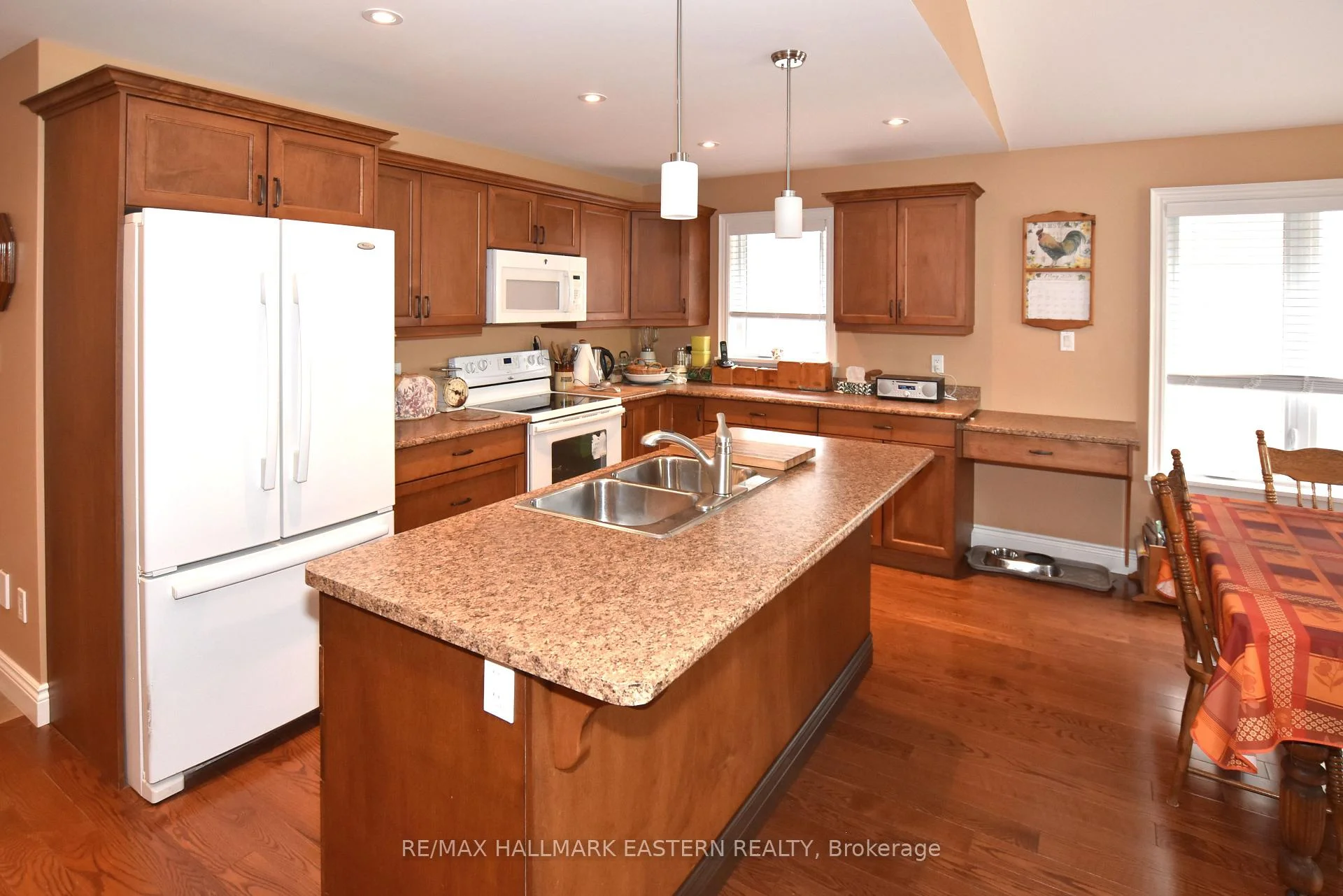 Photo 17 of 428 Raymond Street, Peterborough, Northcrest Ward 5 — HOMEH