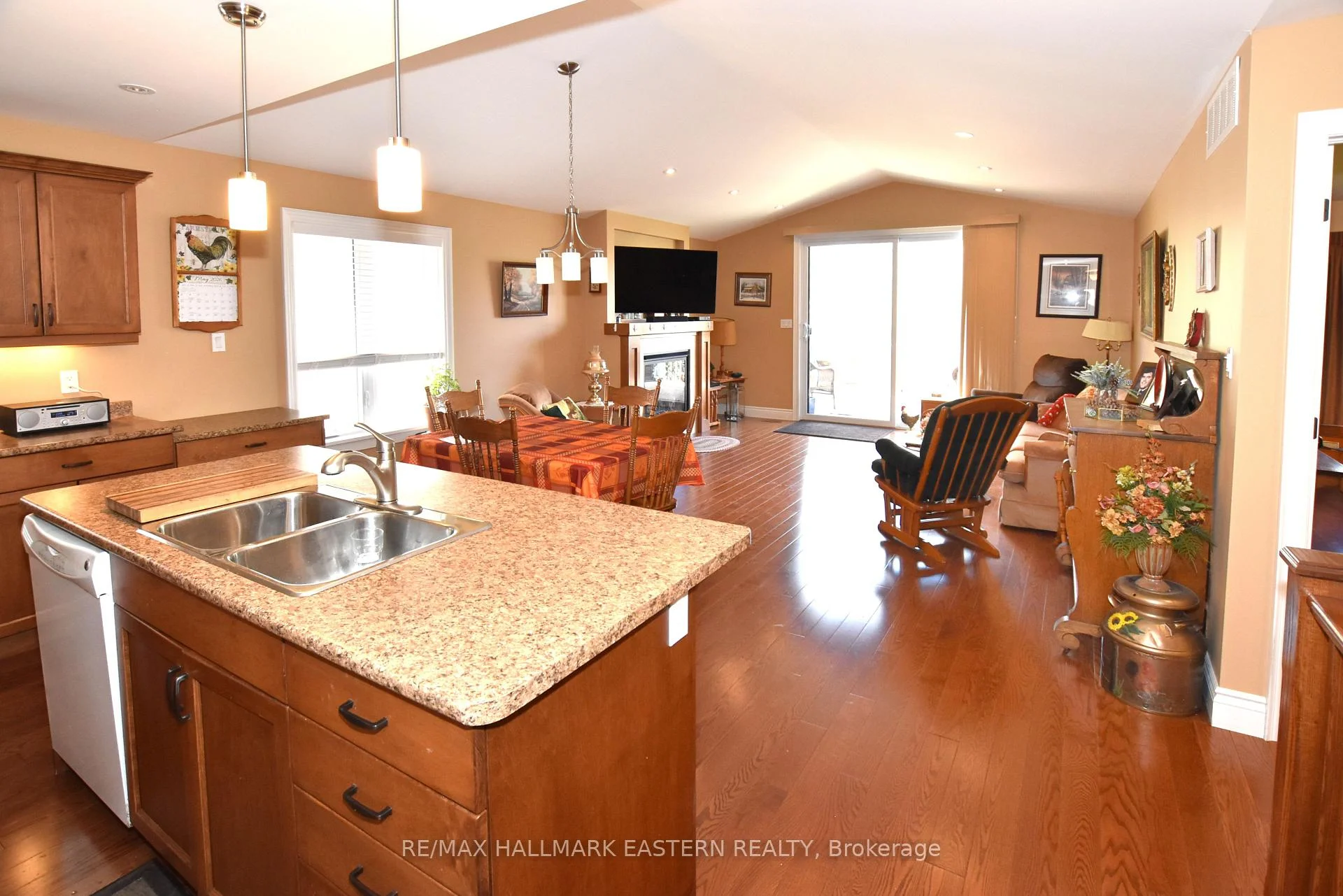 Photo 19 of 428 Raymond Street, Peterborough, Northcrest Ward 5 — HOMEH
