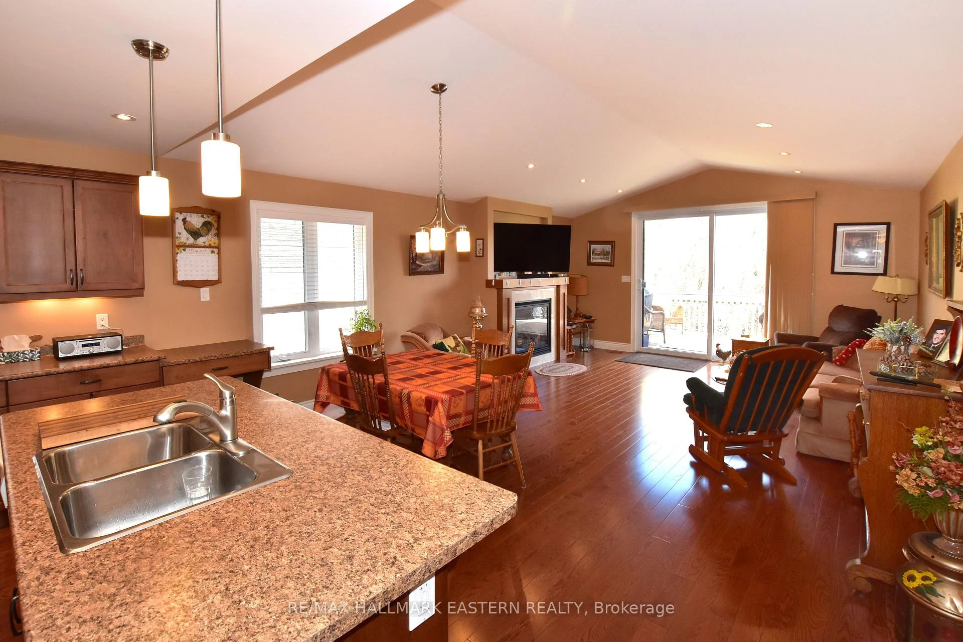Photo 21 of 428 Raymond Street, Peterborough, Northcrest Ward 5 — HOMEH