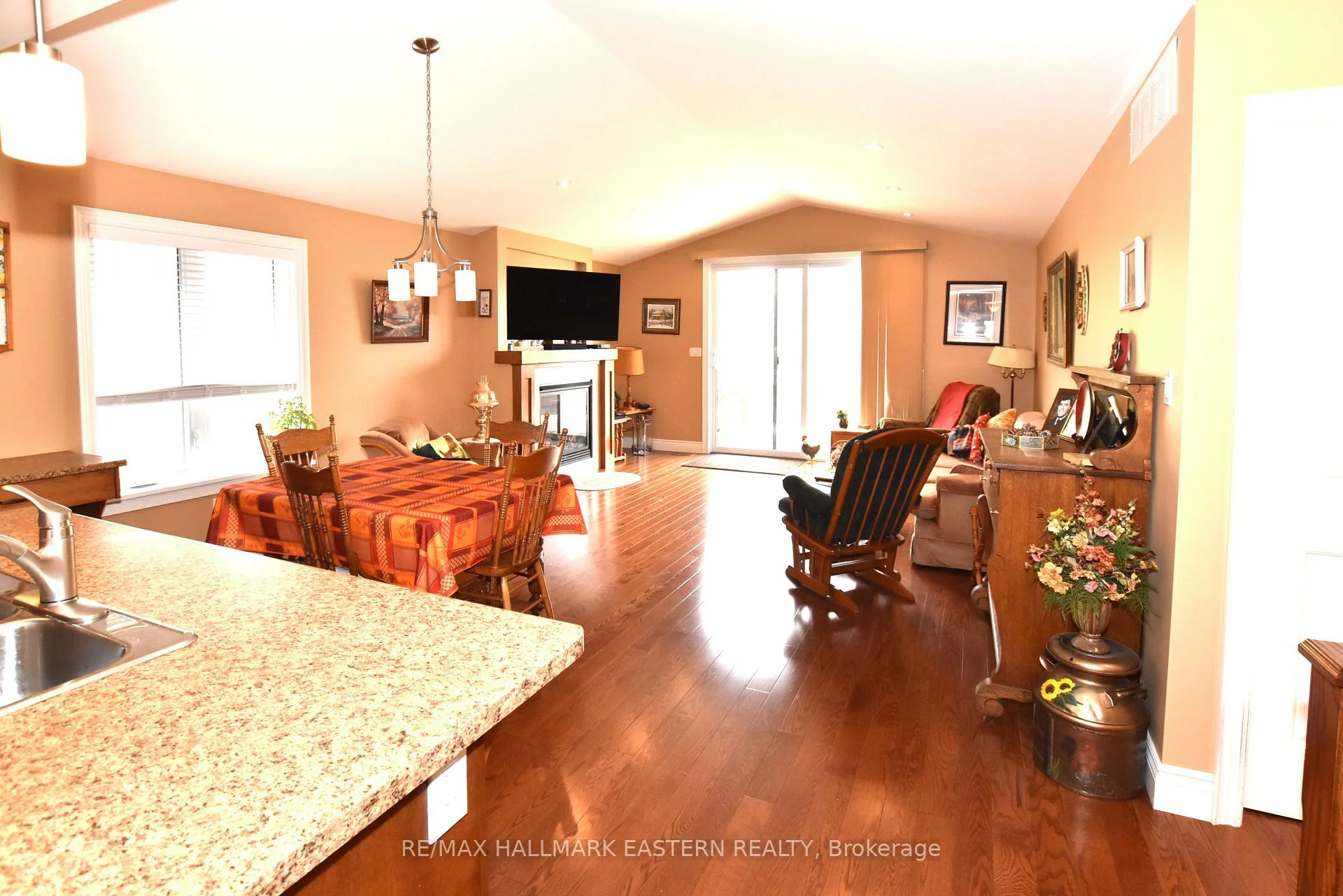 Photo 24 of 428 Raymond Street, Peterborough, Northcrest Ward 5 — HOMEH