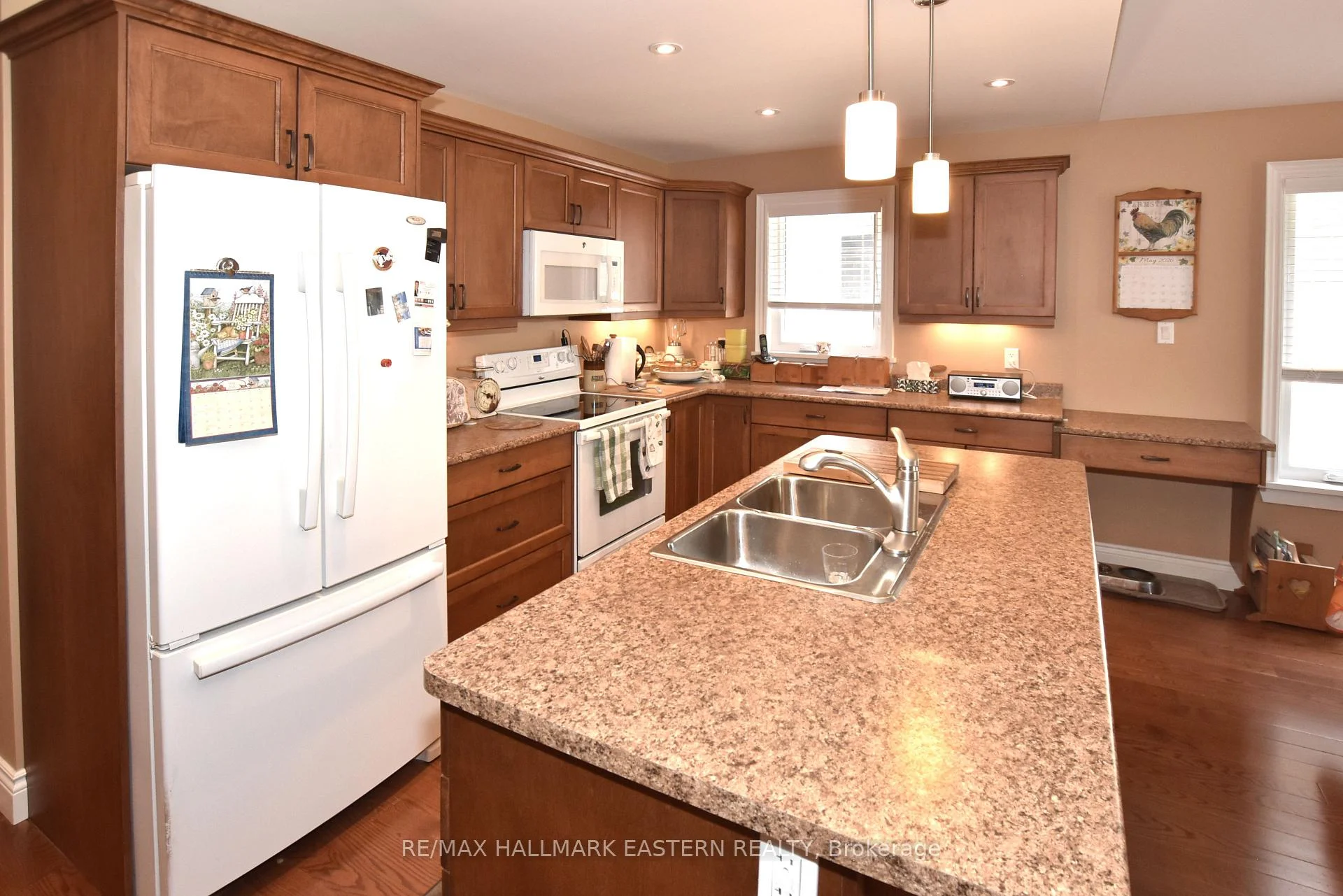 Photo 25 of 428 Raymond Street, Peterborough, Northcrest Ward 5 — HOMEH