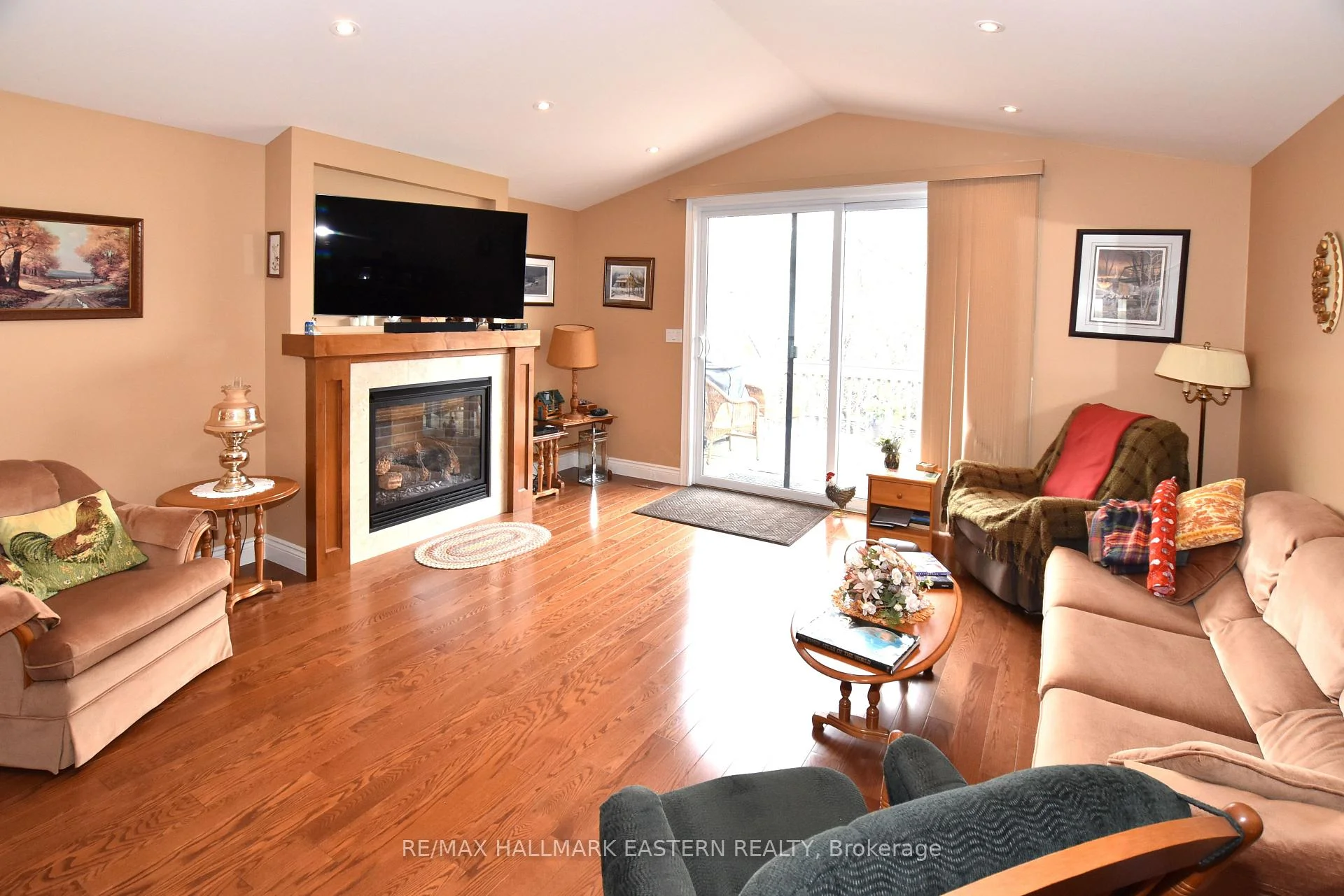 Photo 32 of 428 Raymond Street, Peterborough, Northcrest Ward 5 — HOMEH