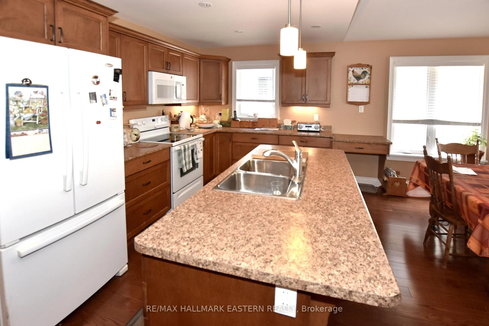 Photo 36 of 428 Raymond Street, Peterborough, Northcrest Ward 5 — HOMEH