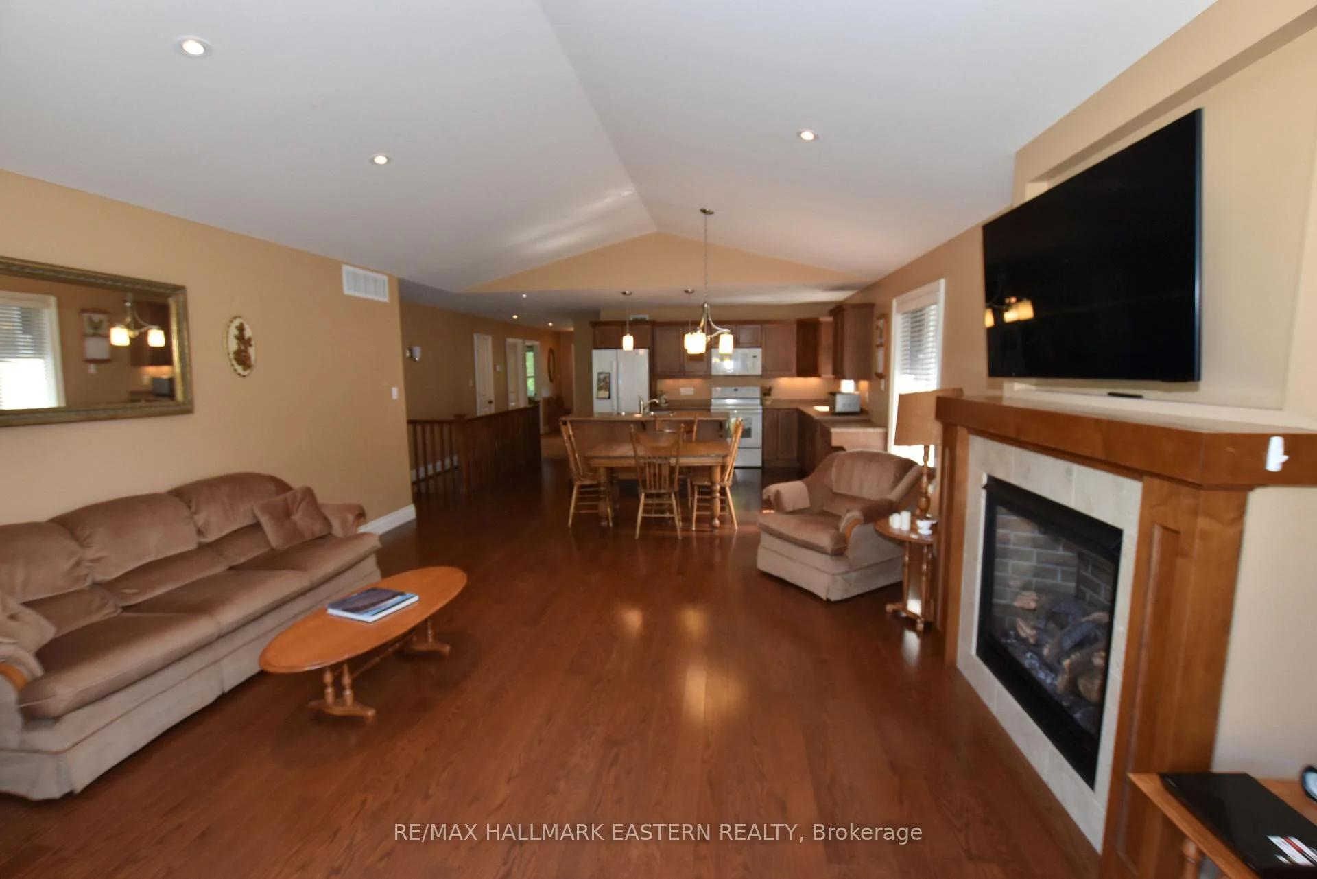 Photo 42 of 428 Raymond Street, Peterborough, Northcrest Ward 5 — HOMEH