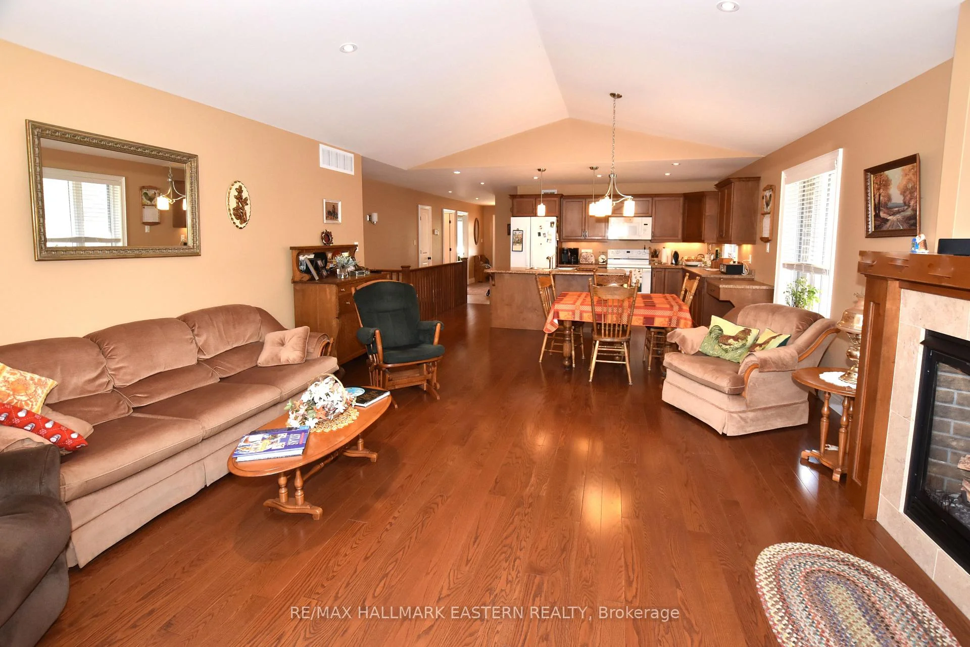 Photo 46 of 428 Raymond Street, Peterborough, Northcrest Ward 5 — HOMEH