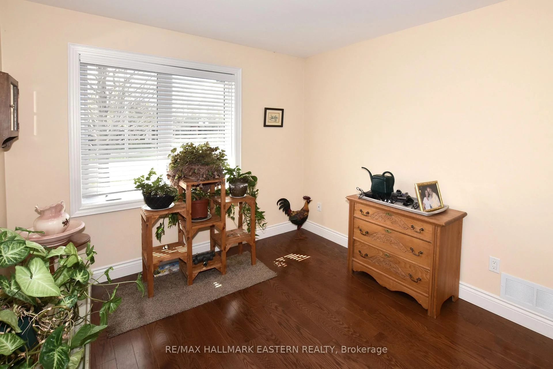 Photo 57 of 428 Raymond Street, Peterborough, Northcrest Ward 5 — HOMEH