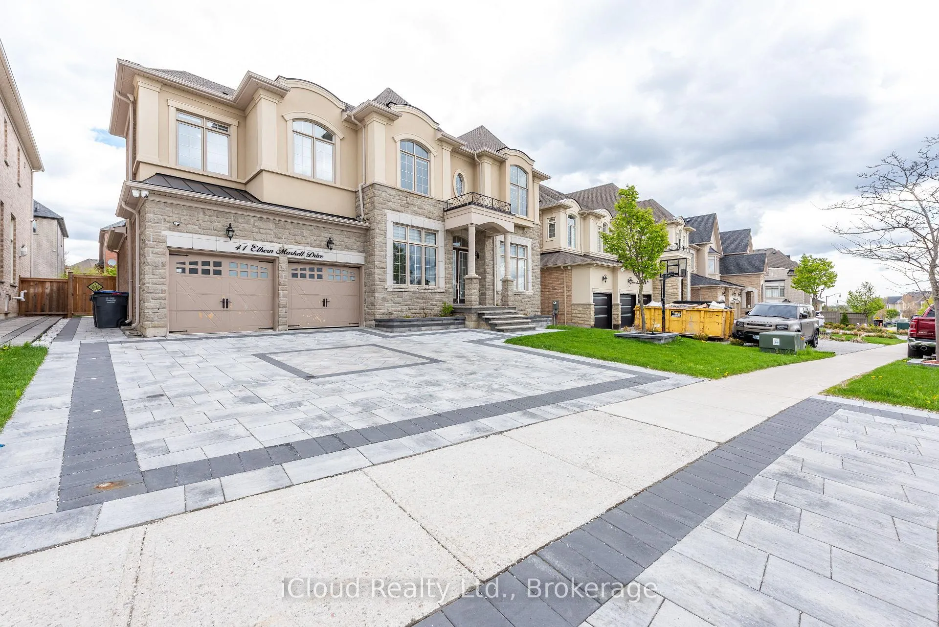 Photo 2 of 41 Elbern Markell Drive, Brampton, Credit Valley — HOMEH