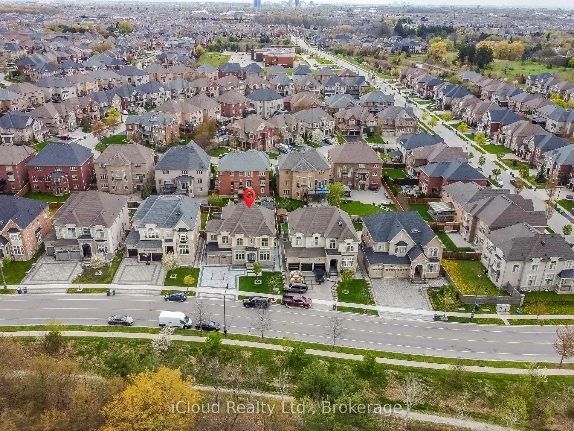 Photo 3 of 41 Elbern Markell Drive, Brampton, Credit Valley — HOMEH