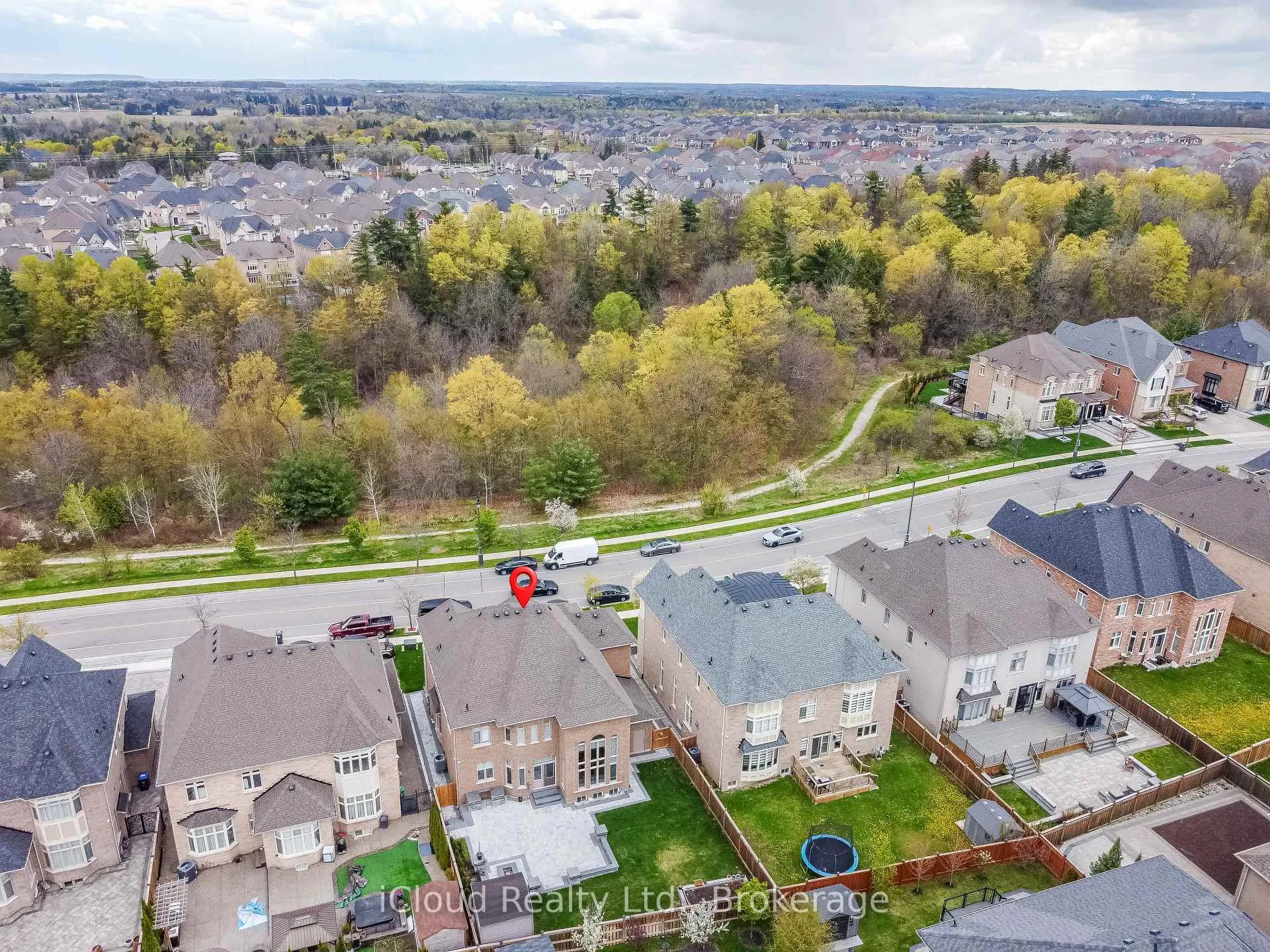 Photo 4 of 41 Elbern Markell Drive, Brampton, Credit Valley — HOMEH