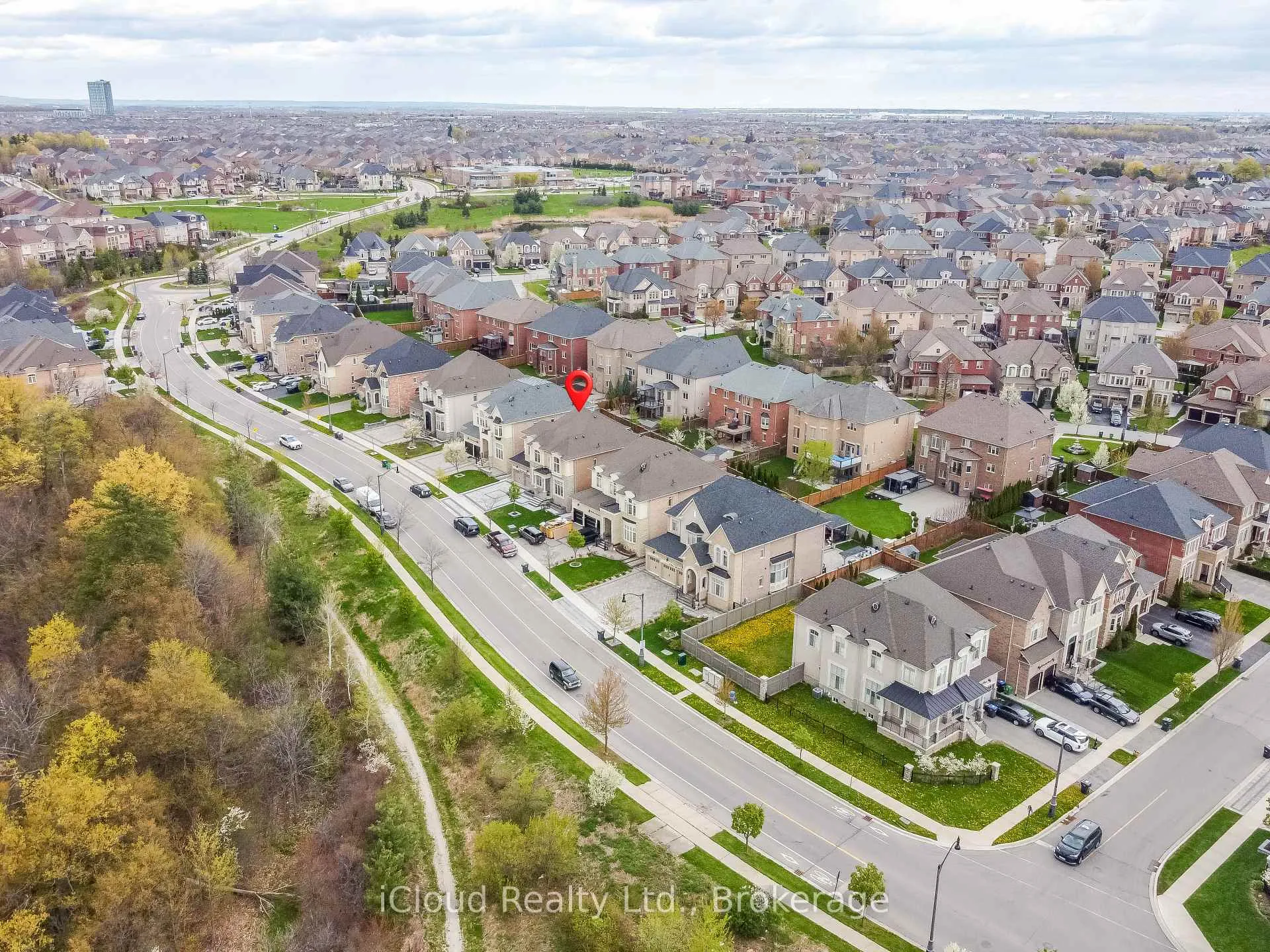Photo 5 of 41 Elbern Markell Drive, Brampton, Credit Valley — HOMEH