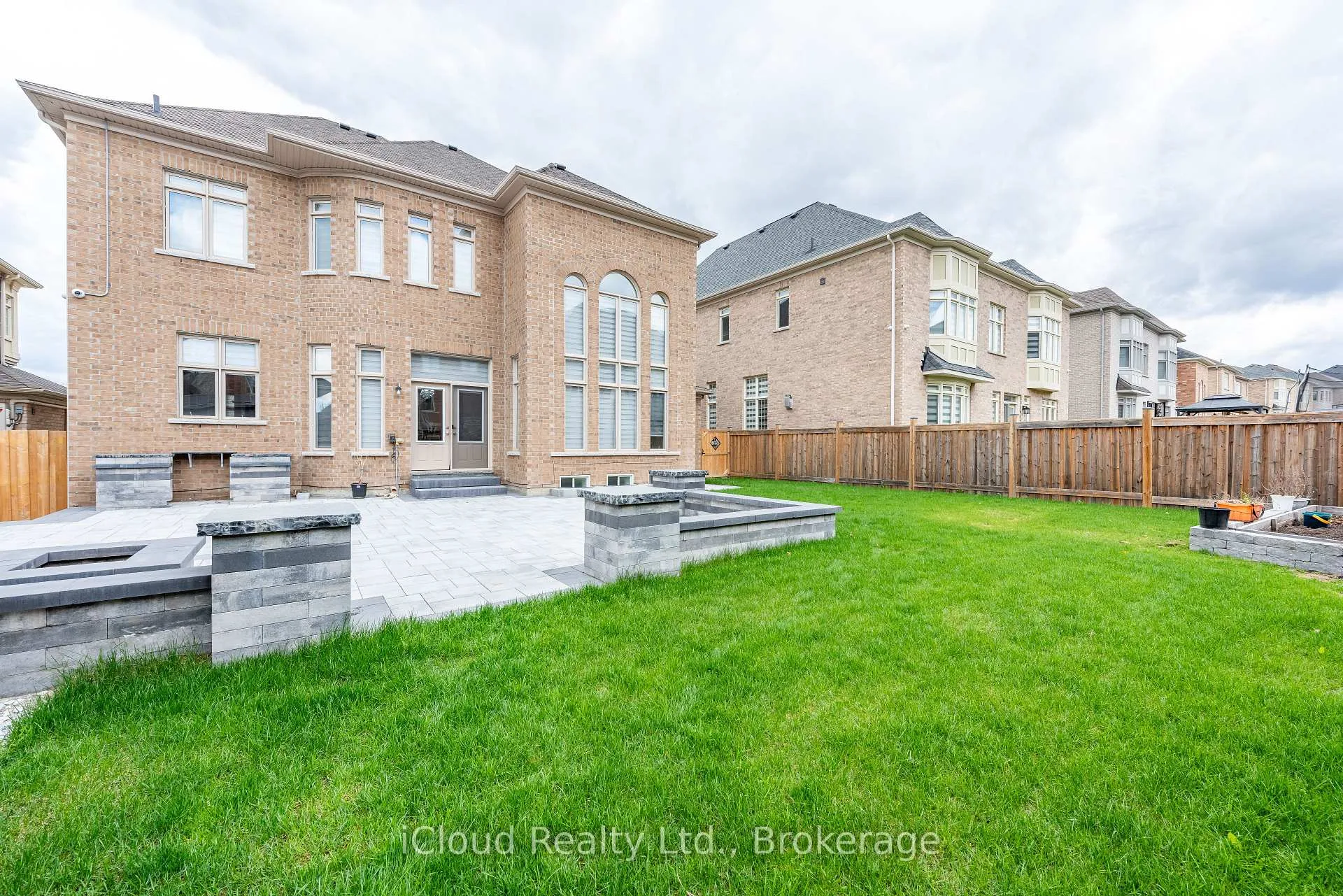 Photo 45 of 41 Elbern Markell Drive, Brampton, Credit Valley — HOMEH