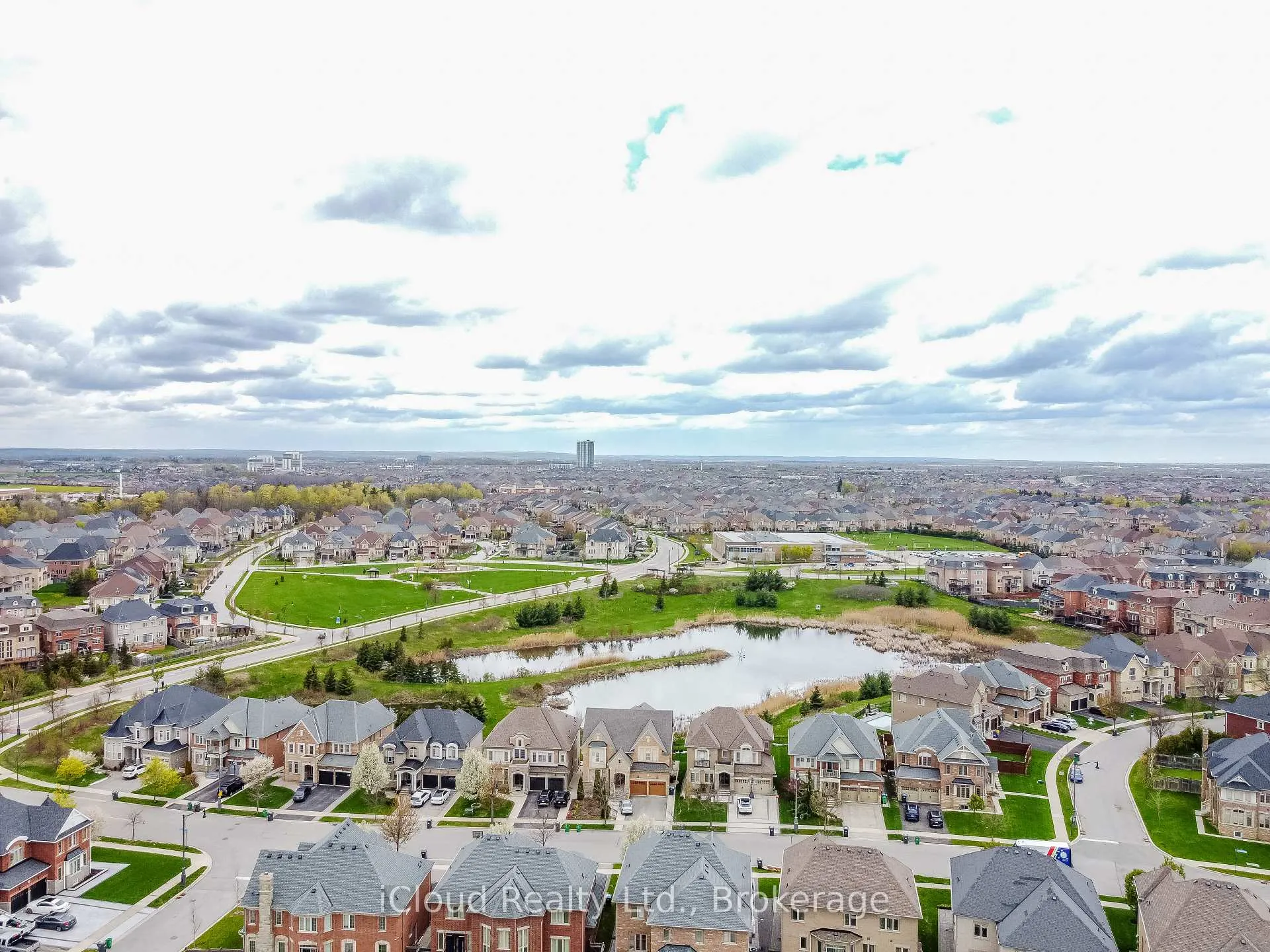 Photo 47 of 41 Elbern Markell Drive, Brampton, Credit Valley — HOMEH