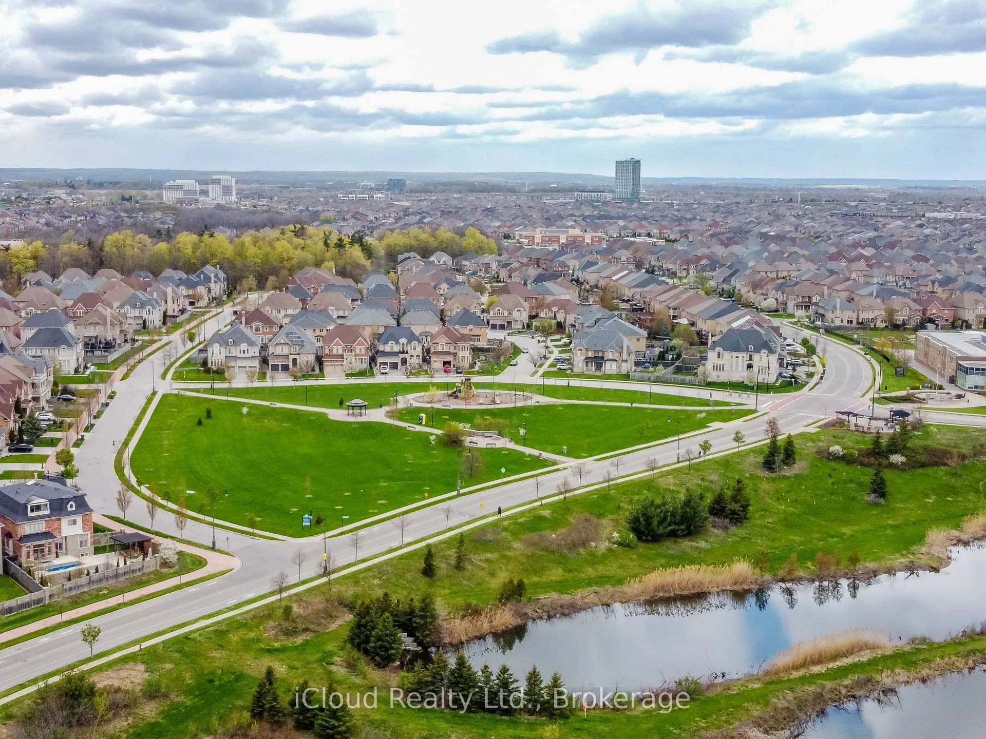 Photo 50 of 41 Elbern Markell Drive, Brampton, Credit Valley — HOMEH