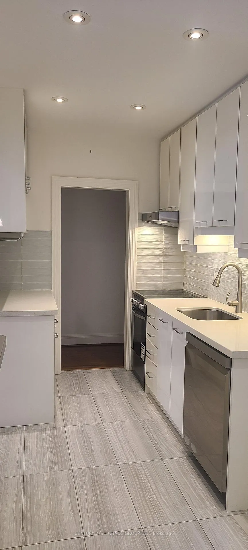 Photo 3 of Unit Main, 978 Avenue Road, Toronto, Yonge-Eglinton — HOMEH