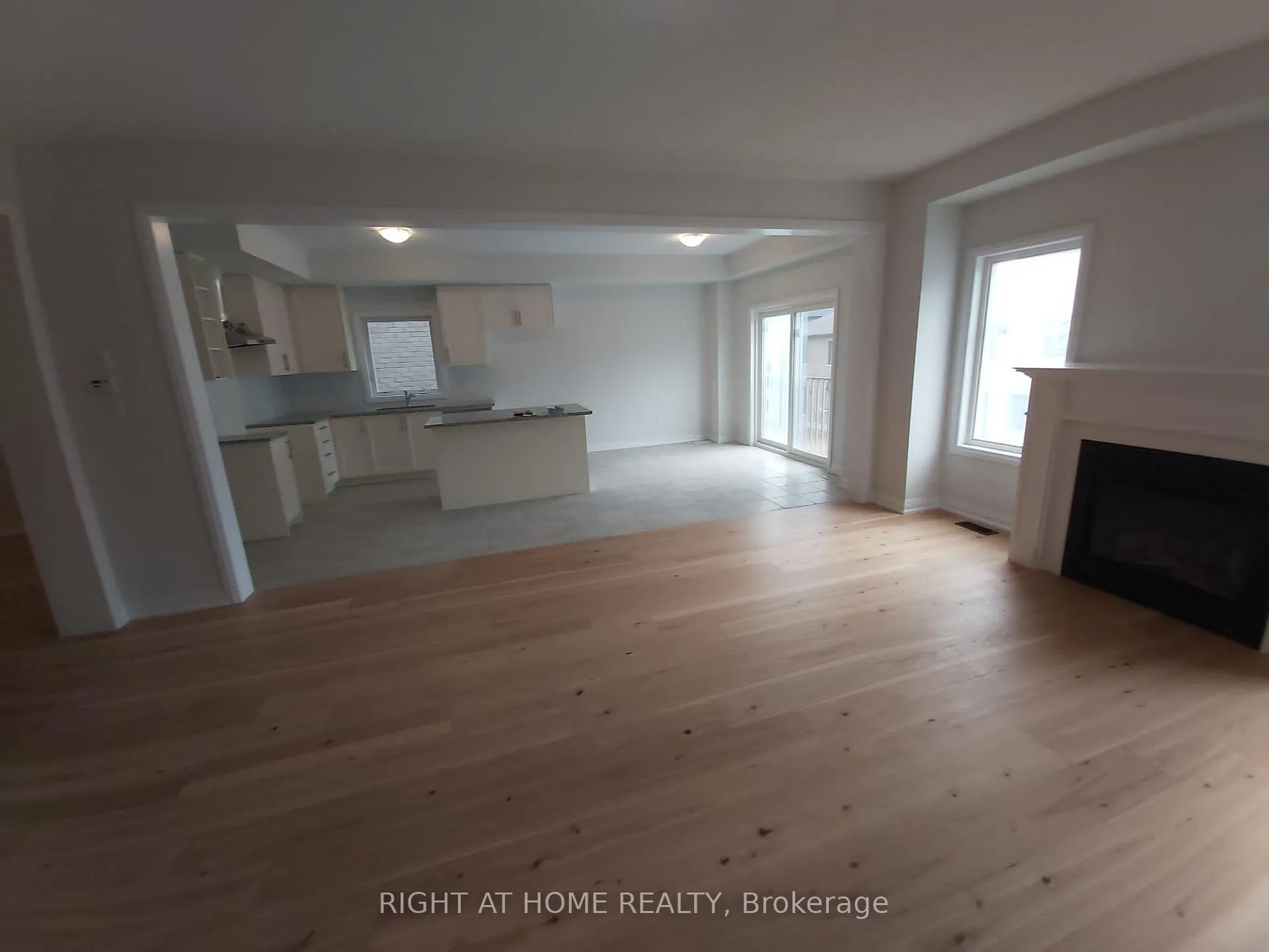 Photo 2 of 1437 Stovell Crescent, Innisfil, Lefroy — HOMEH