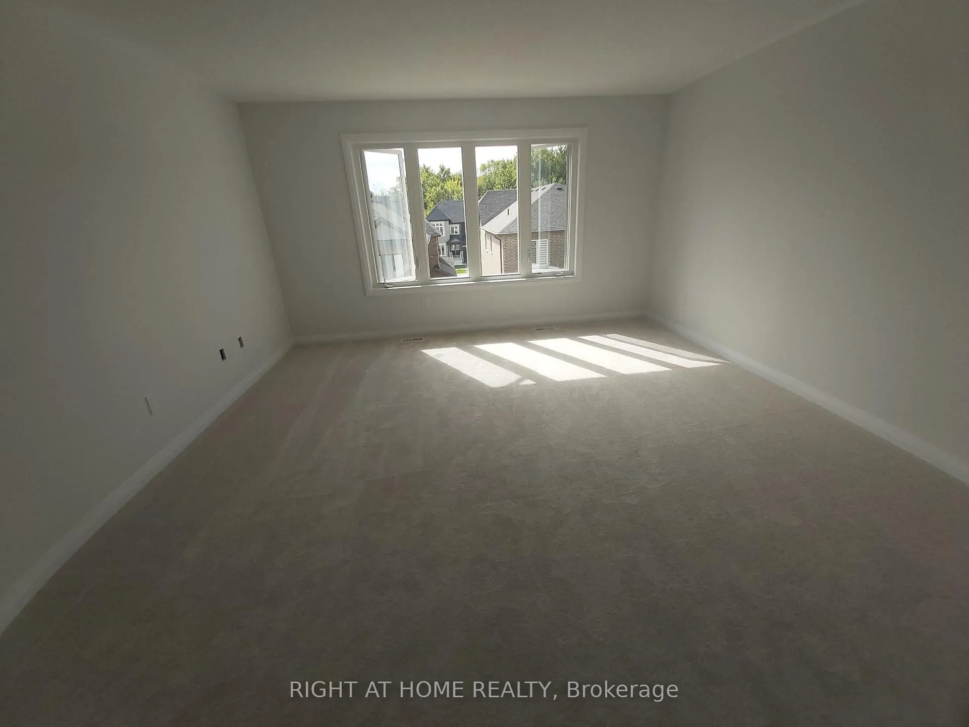 Photo 4 of 1437 Stovell Crescent, Innisfil, Lefroy — HOMEH