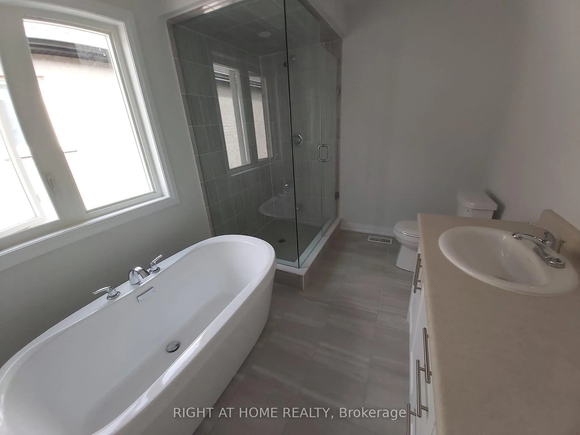 Photo 5 of 1437 Stovell Crescent, Innisfil, Lefroy — HOMEH