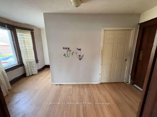 Photo 4 of 377 Guelph Street, Kitchener, Fairfield — HOMEH