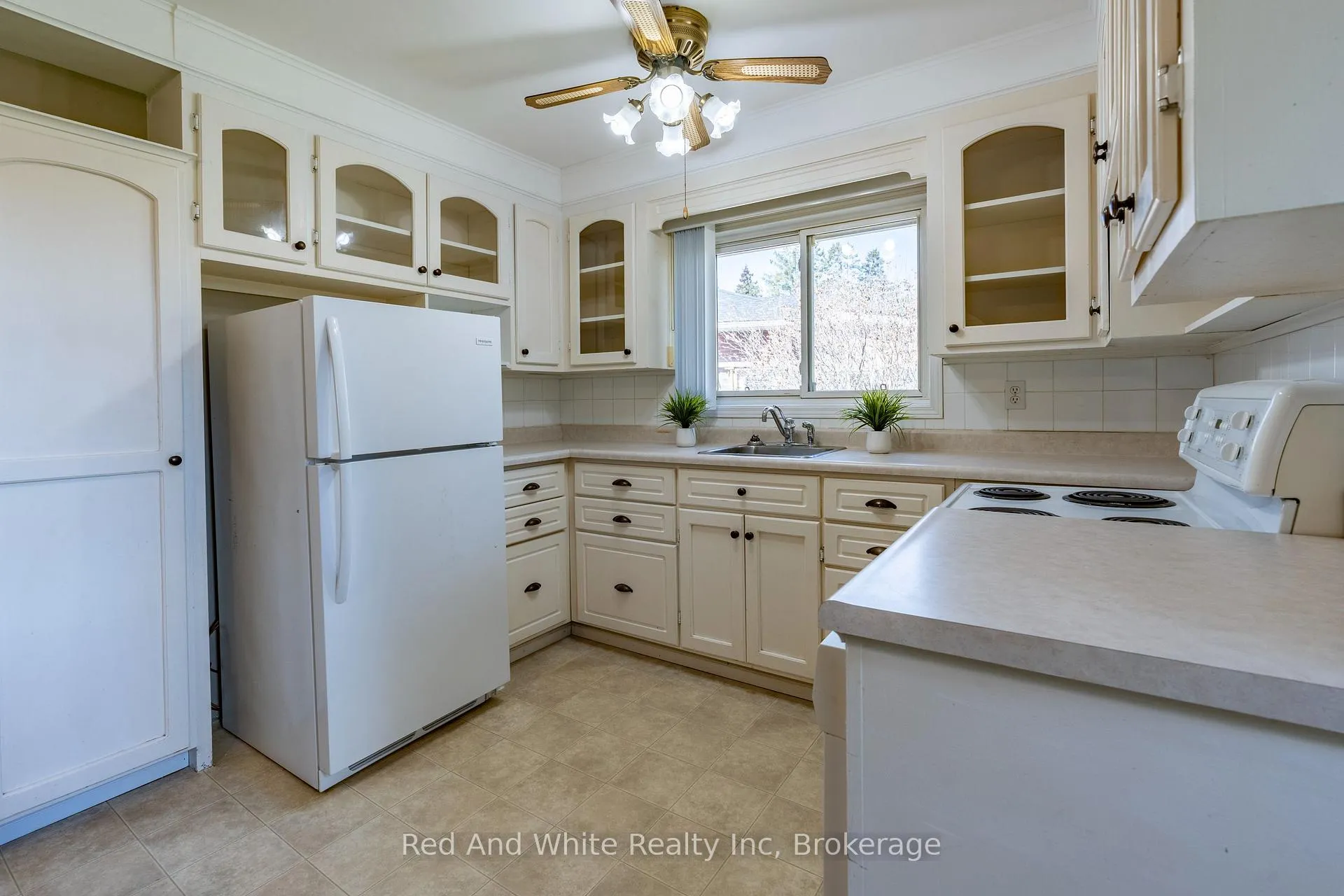 Photo 11 of 104 Boniface Avenue, Kitchener — HOMEH