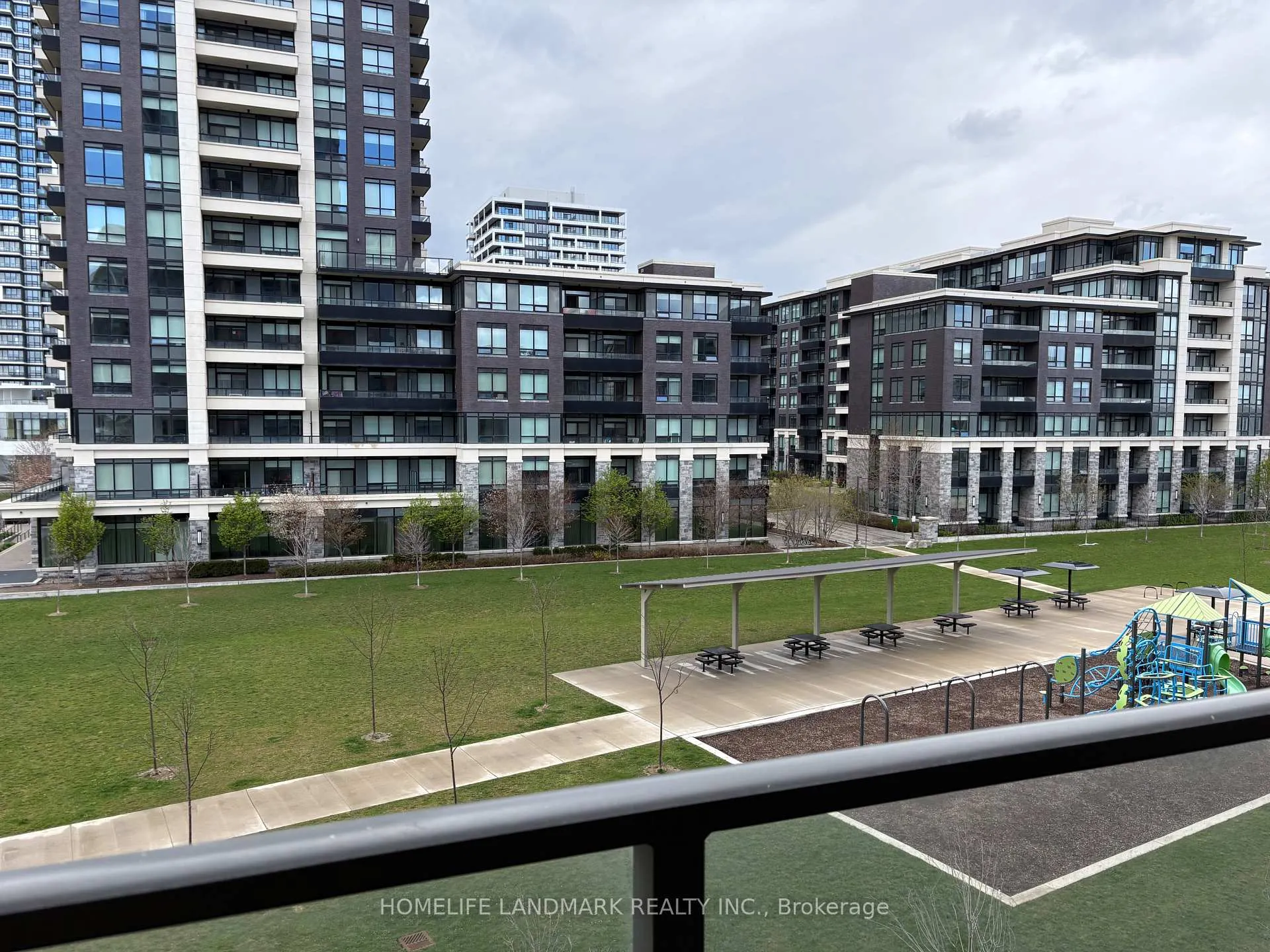 Photo 1 of Unit 525, 18 Uptown Drive, Markham, Unionville — HOMEH